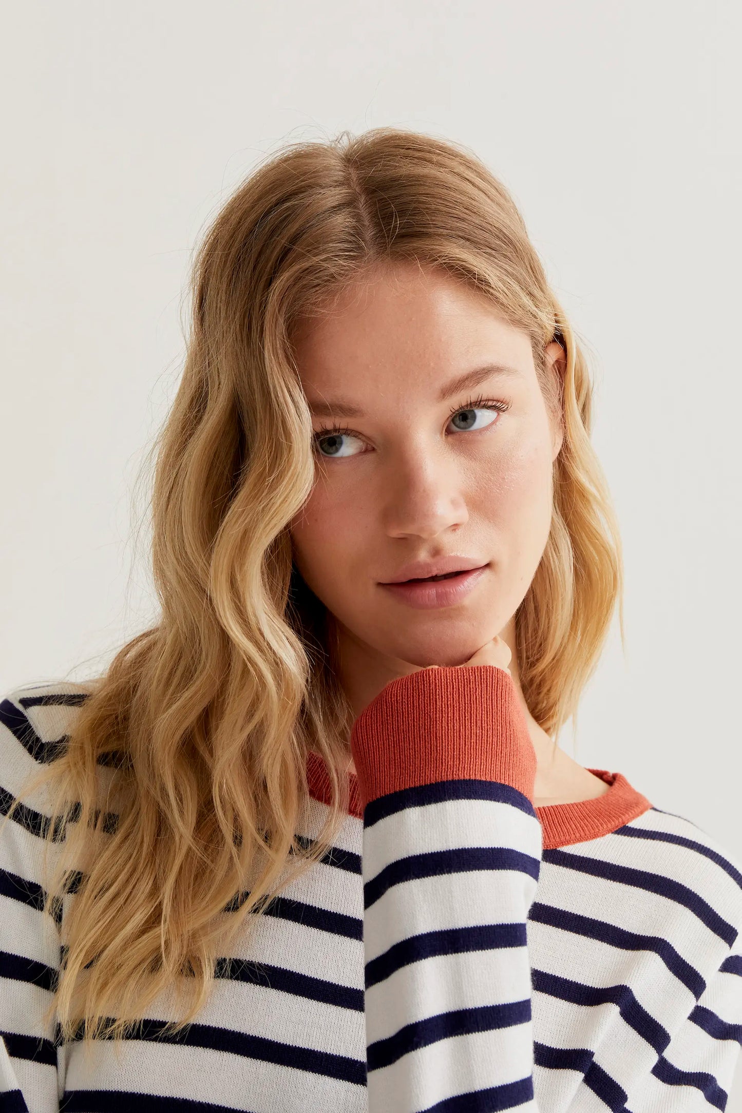Knitted sweater with white and navy striped print