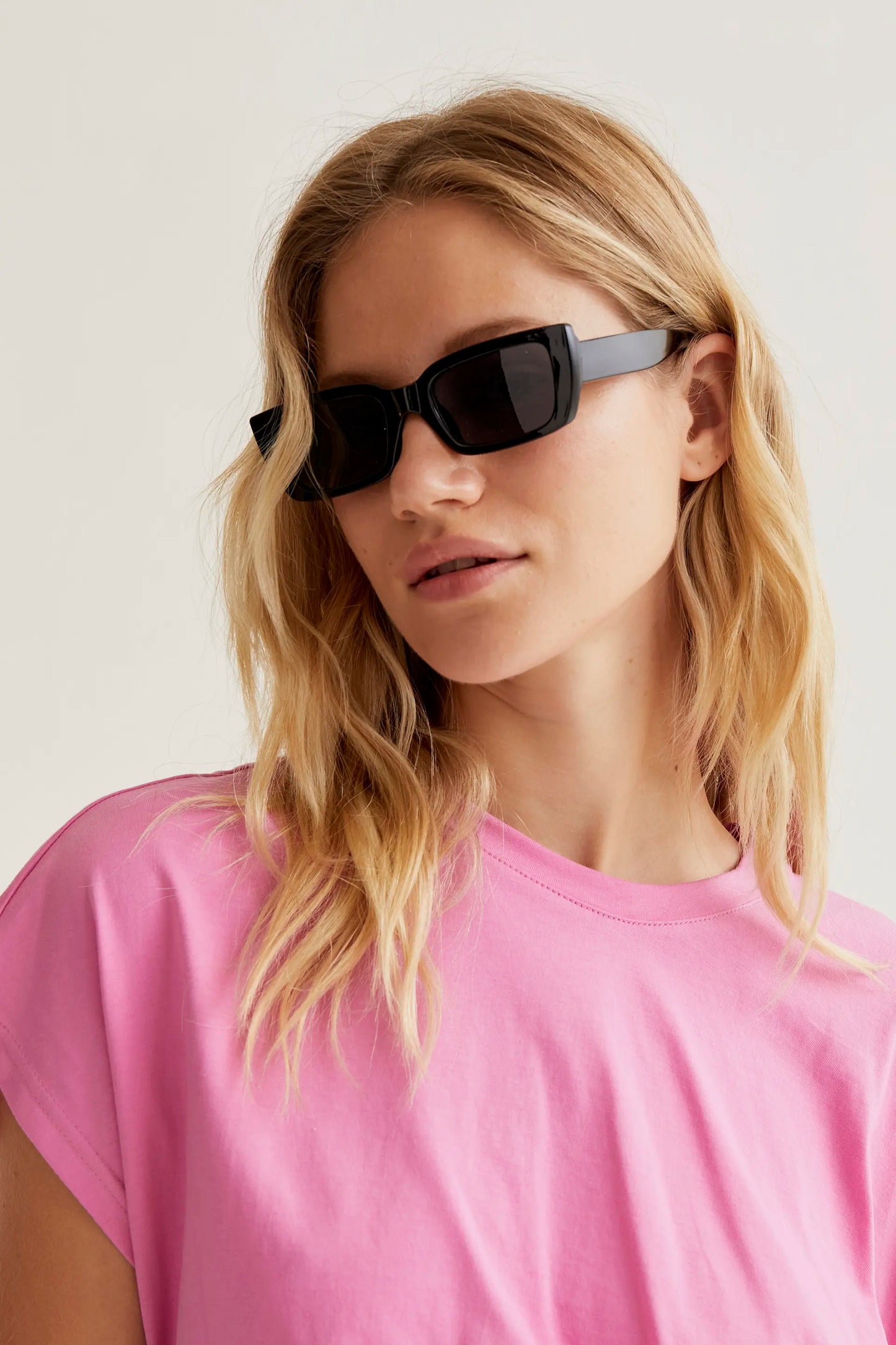 Camiseta 100% algodón rosa con nudo lateral