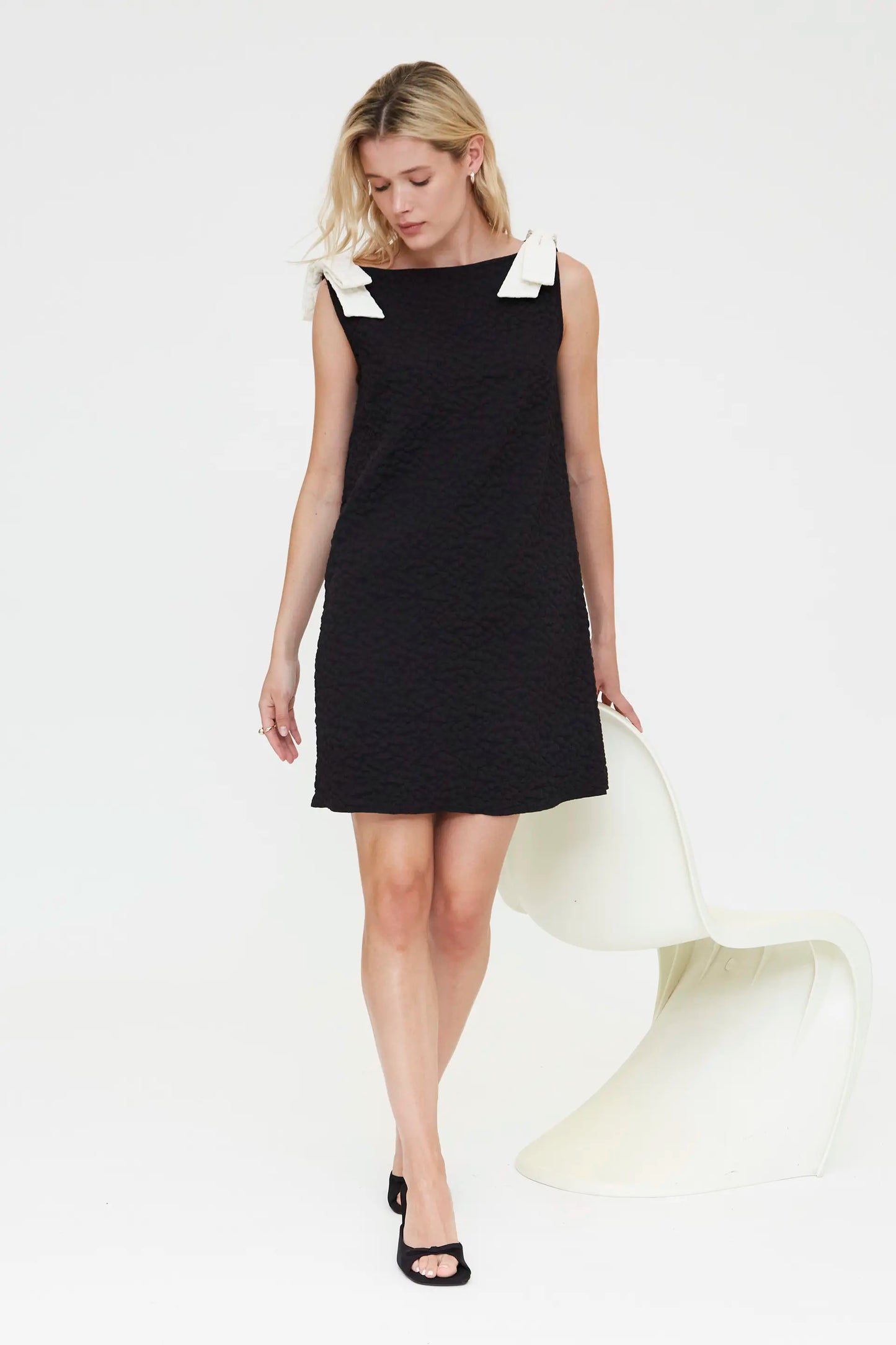 Short black dress with floral texture