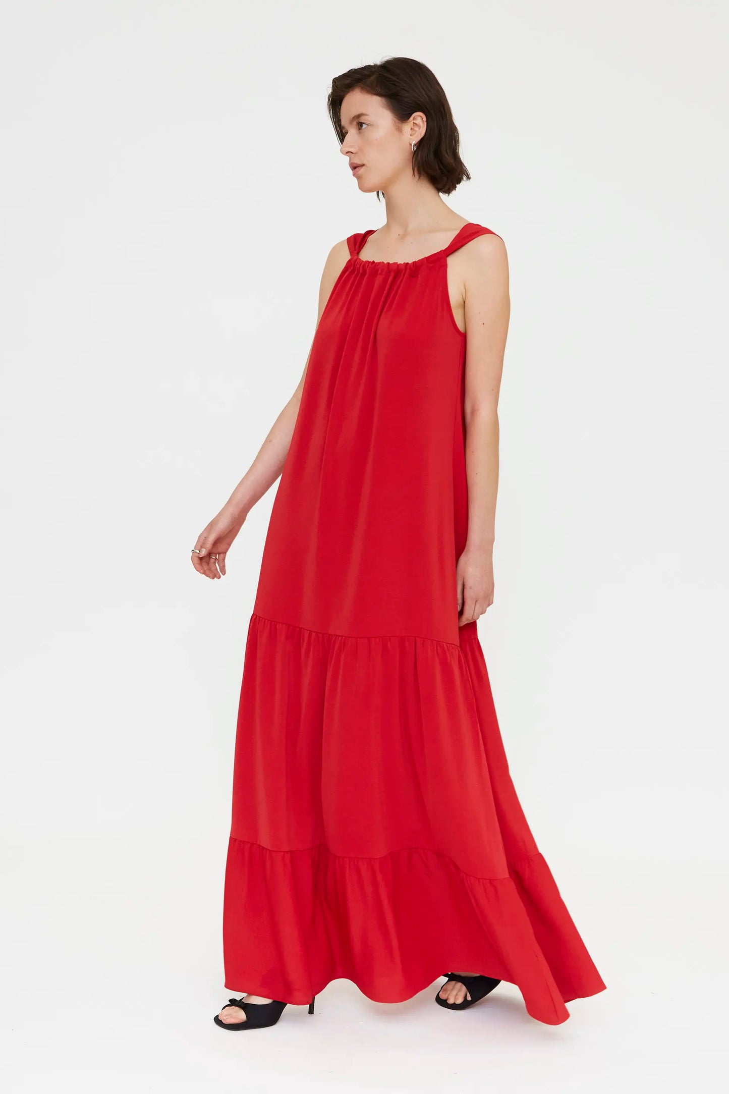 Long red dress with a round neckline