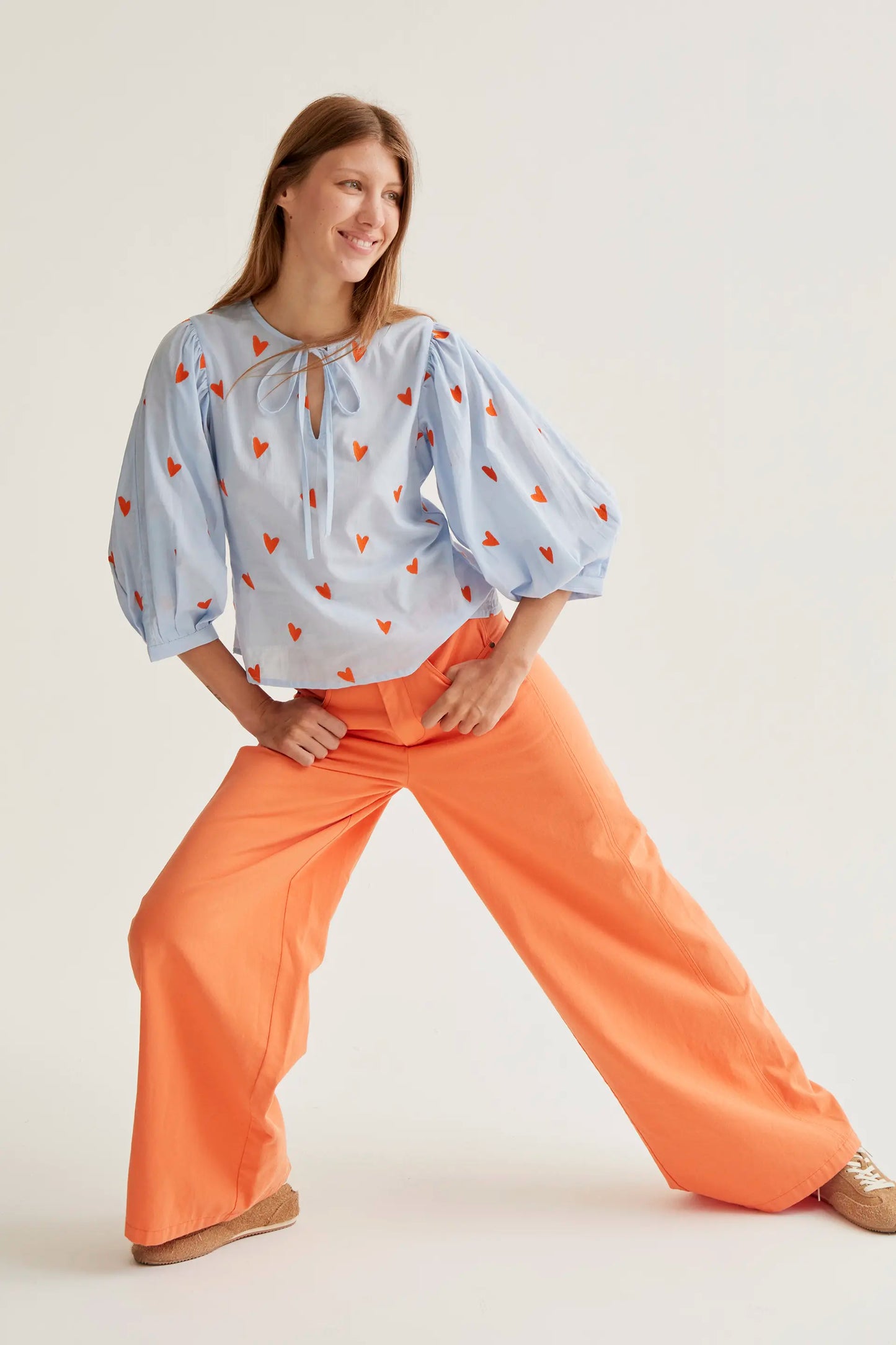 Top con cuori ricamati