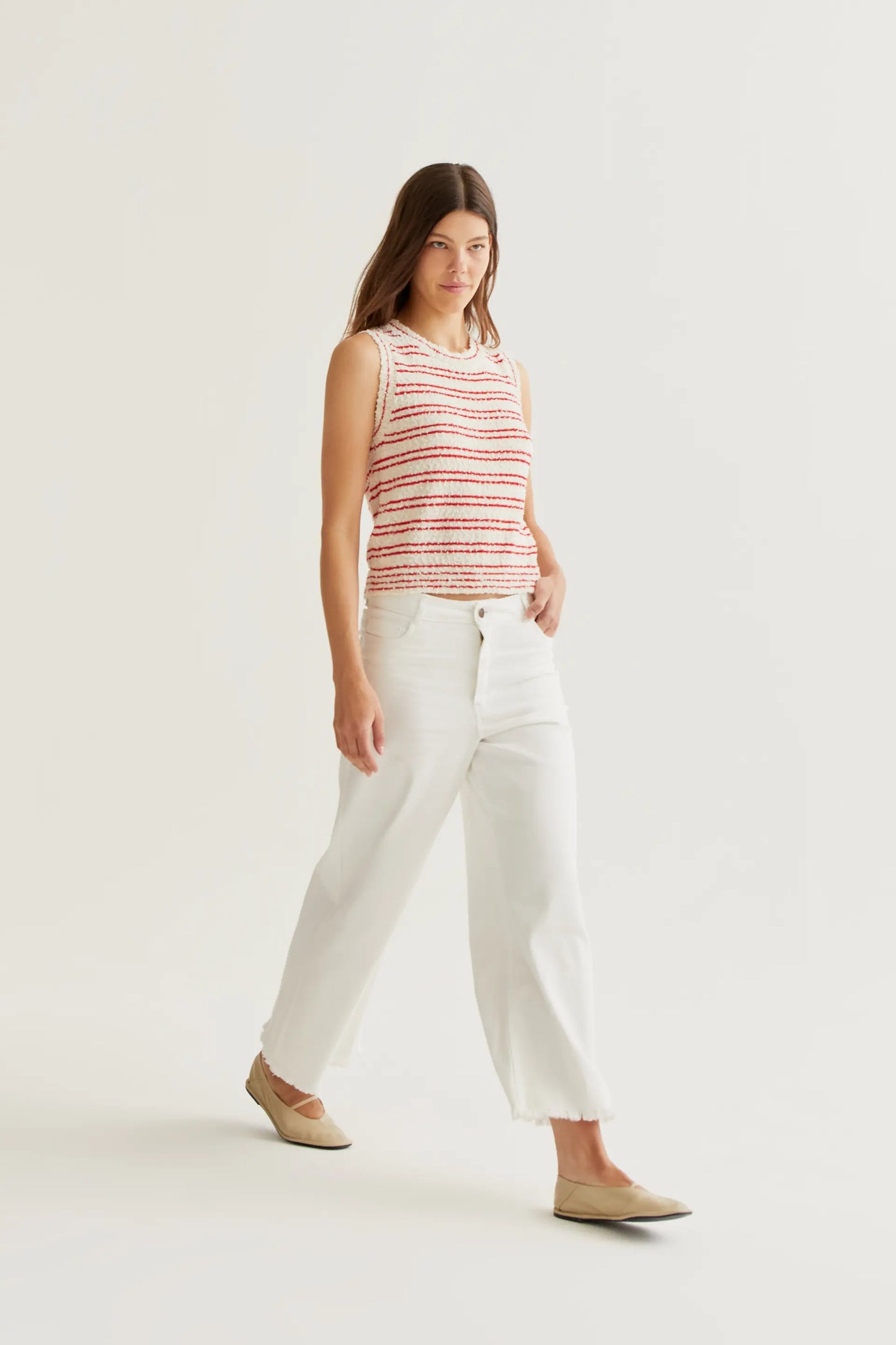 Pantalón vaquero blanco con bajo raw-cut