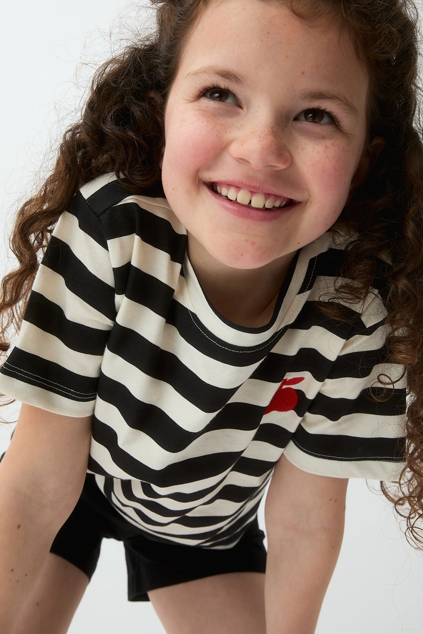 Girl's t-shirt with black striped print and apple embroidery
