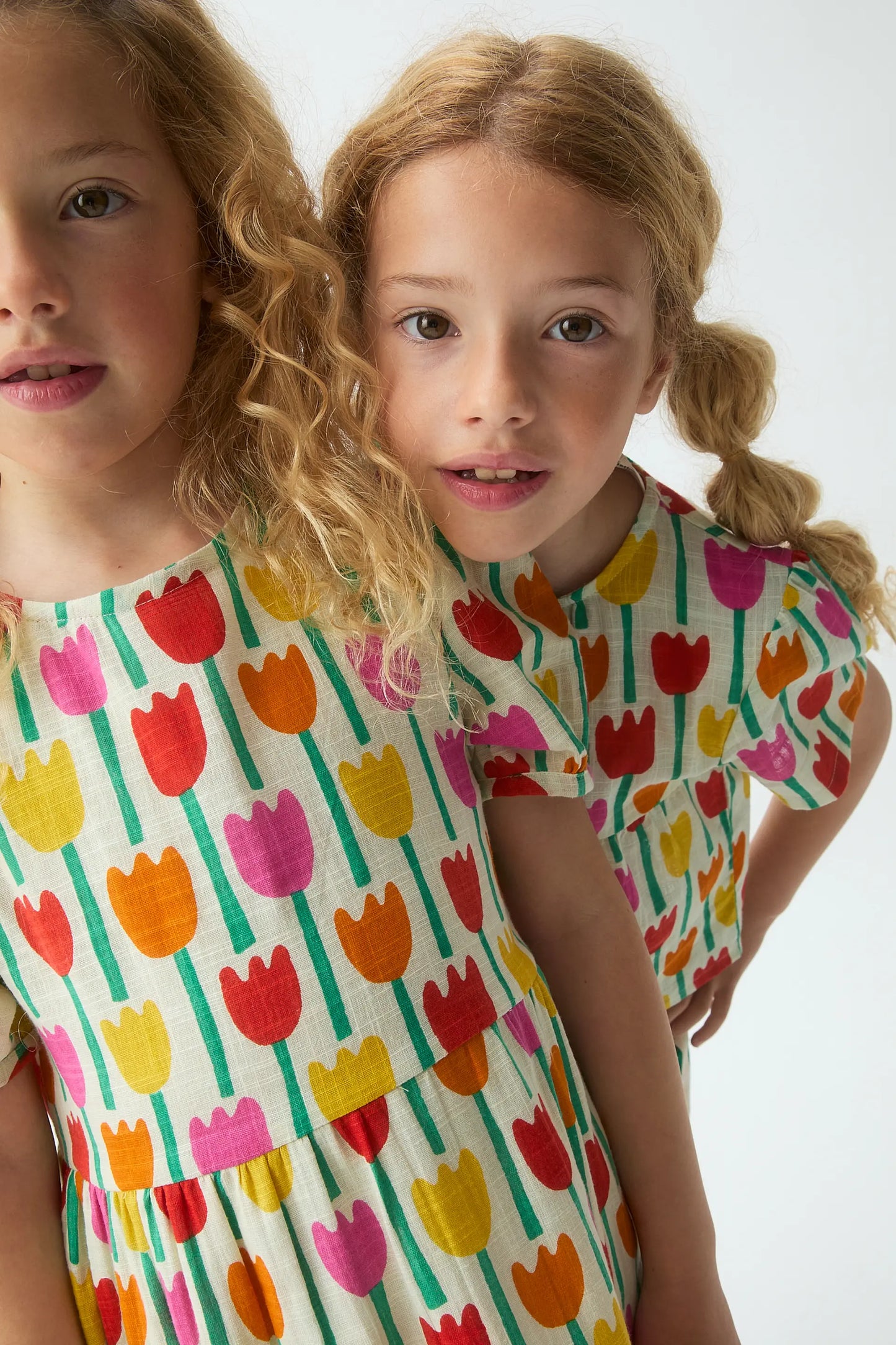 Vestido corto de niña con estampado Tulipa