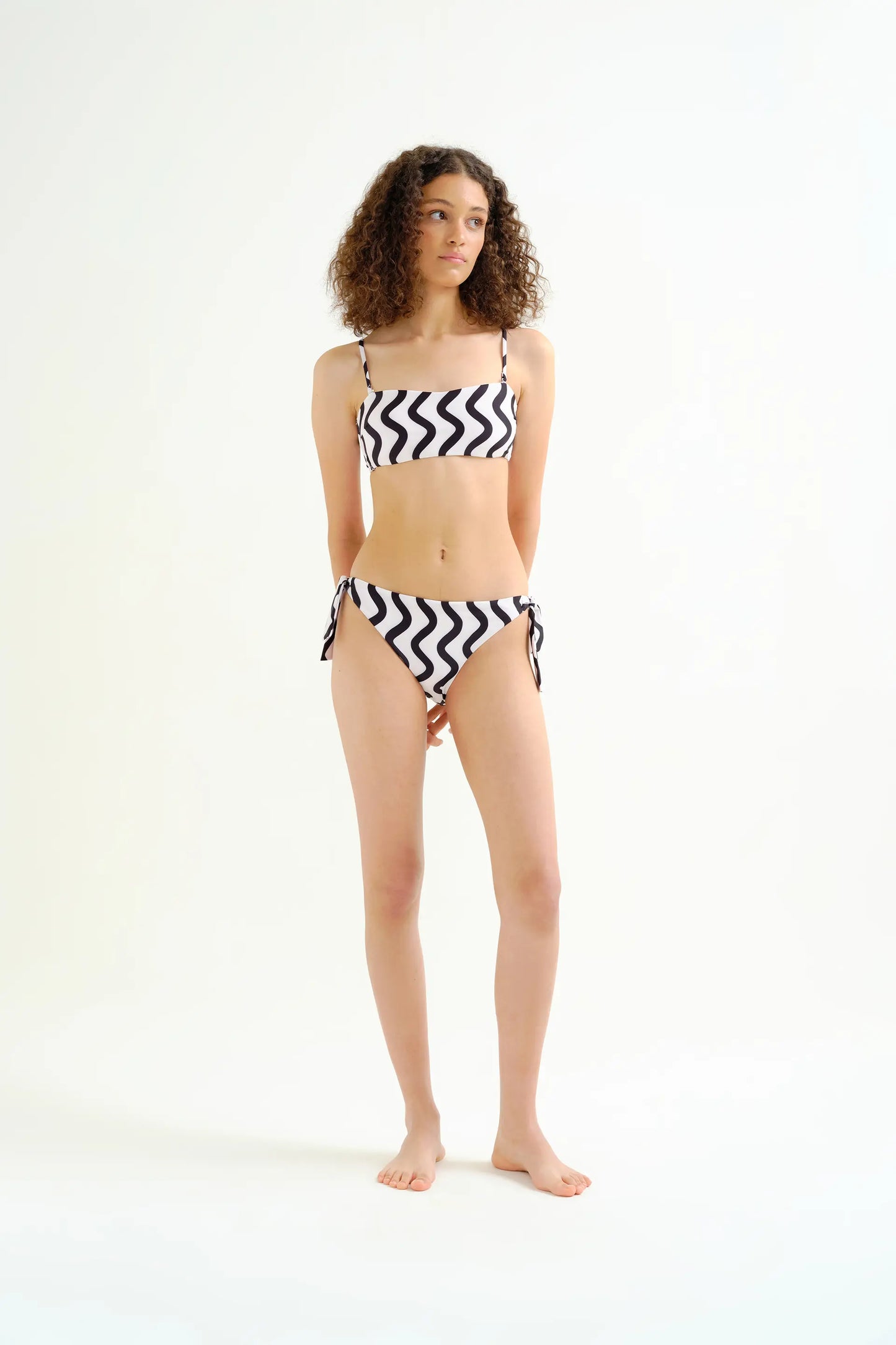 Top bikini recto estampado Wave Black & White