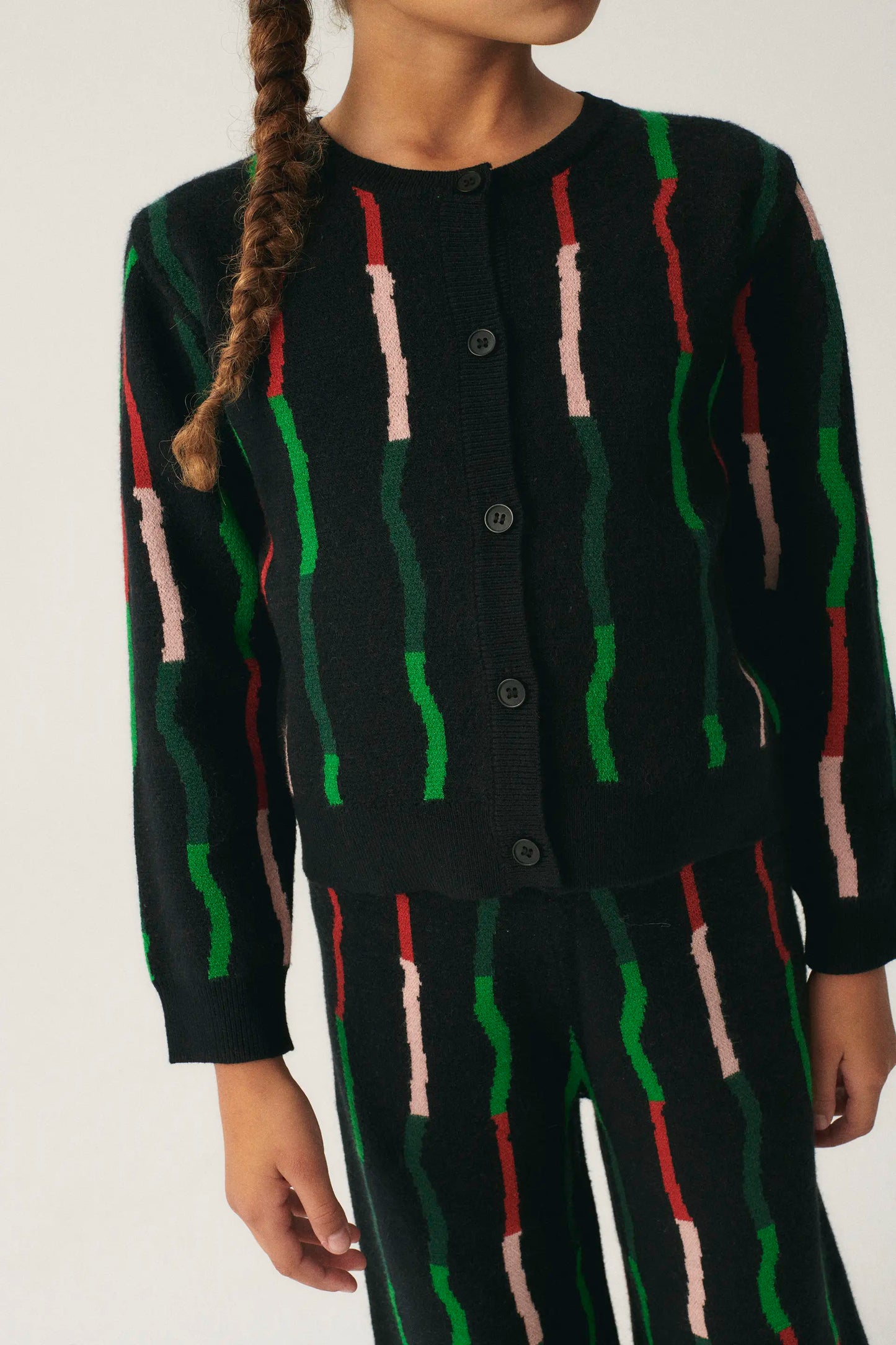 Cárdigan de niña con estampado de rayas negro