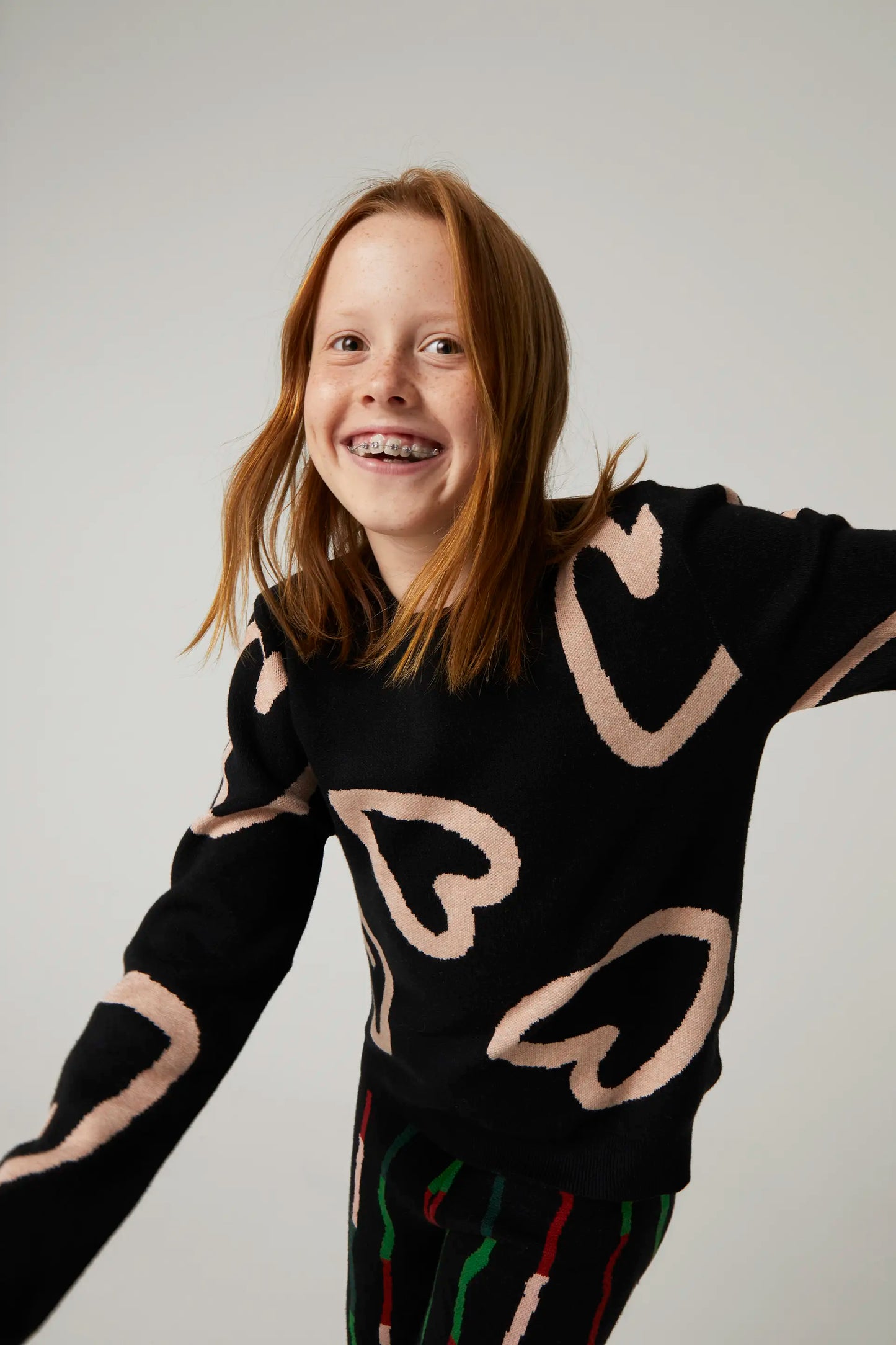 Jersey unisex de punto con estampado de corazones