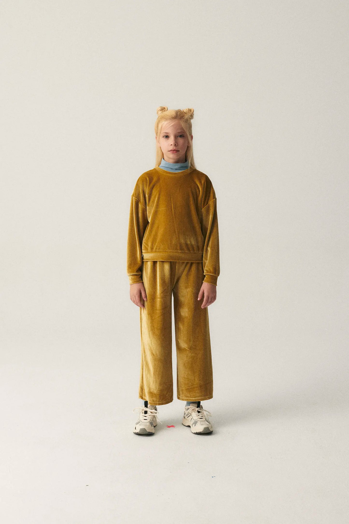 Sudadera unisex en terciopelo amarillo