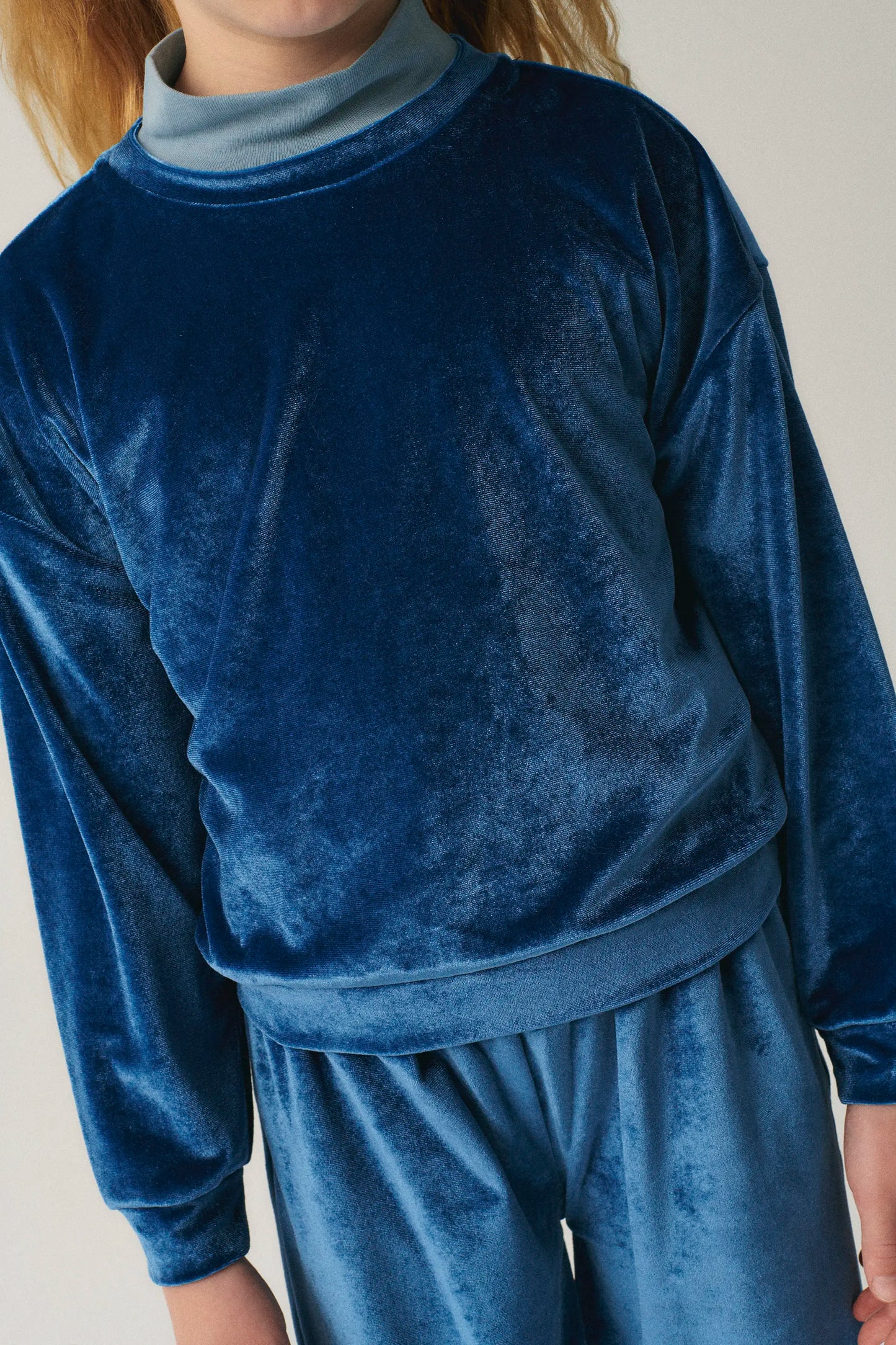 Sudadera unisex en terciopelo azul