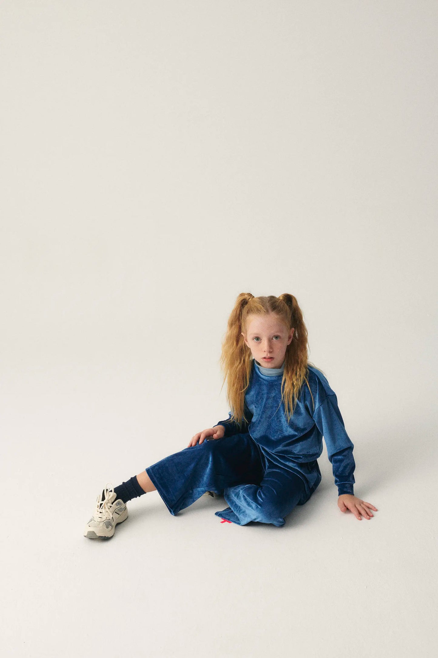 Sudadera unisex en terciopelo azul