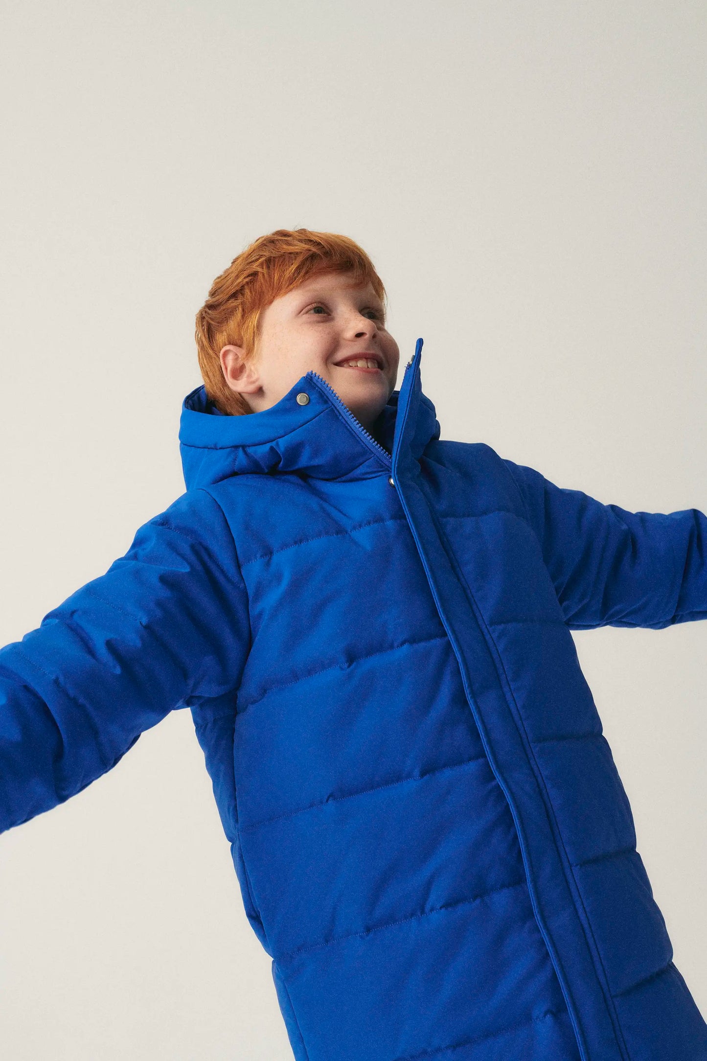 Abrigo unisex plumífero midi con capucha azul