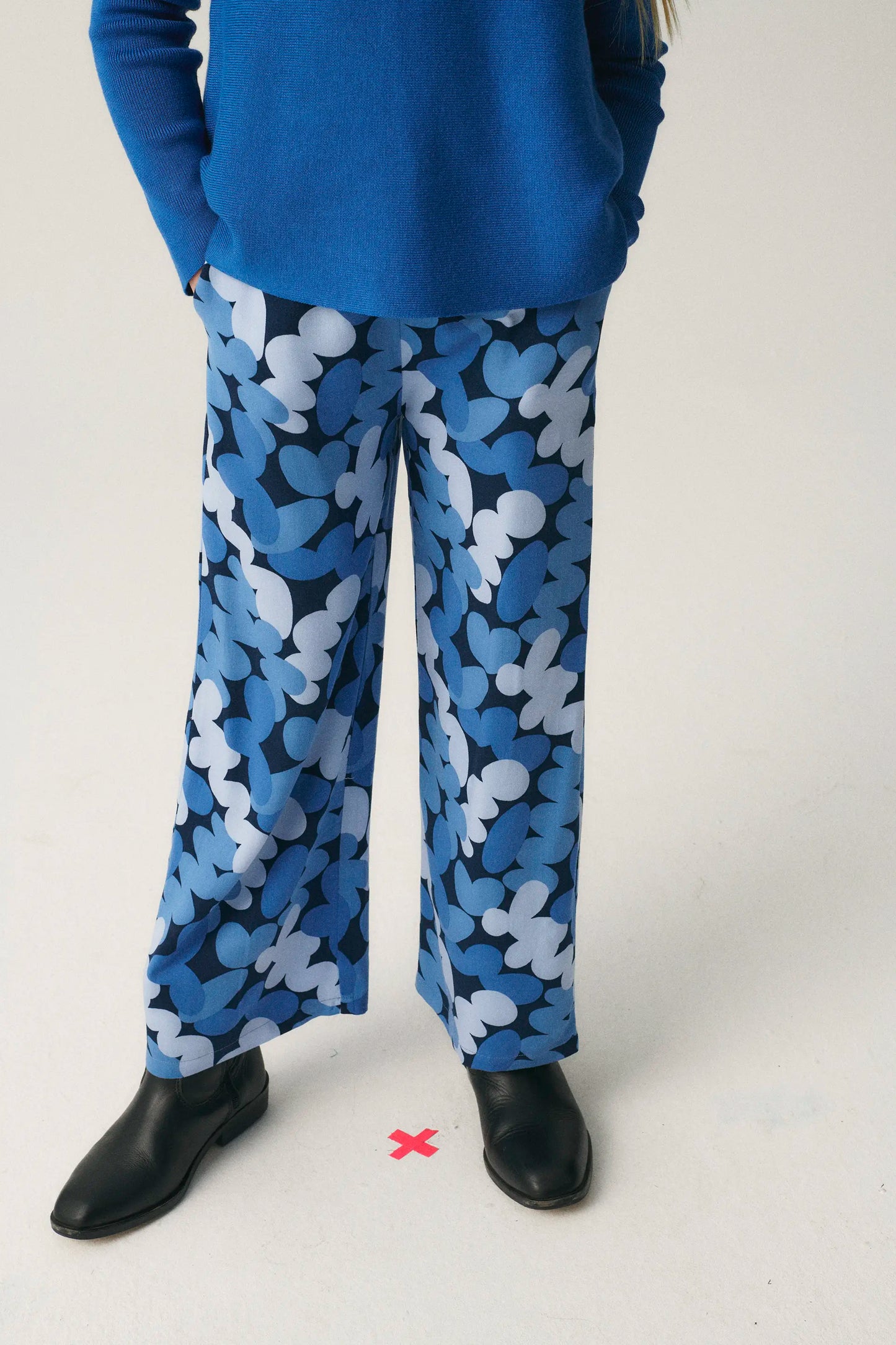 Unisex long pants with blue abstract print