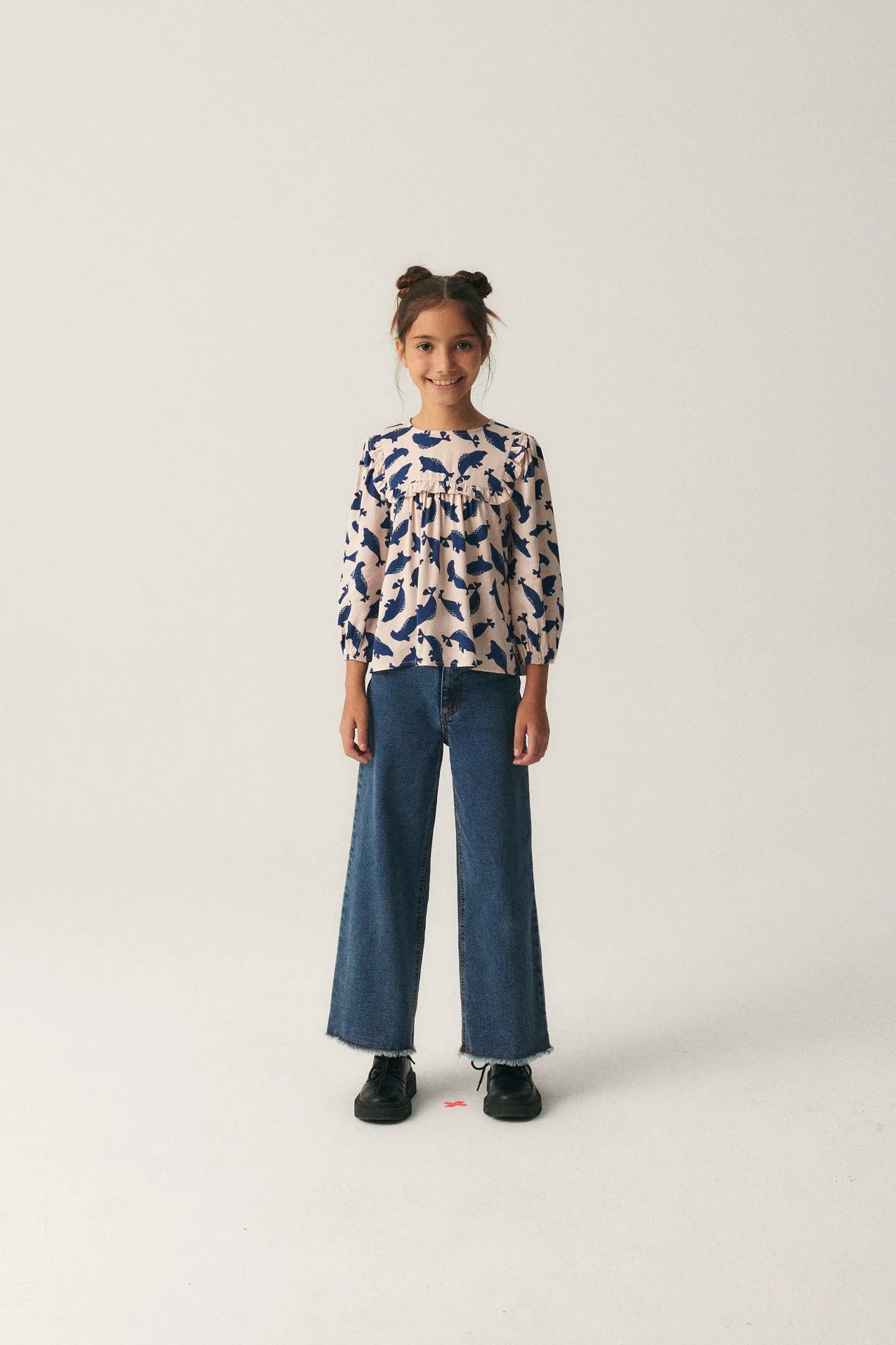 Top de niña con volantes y estampado de focas