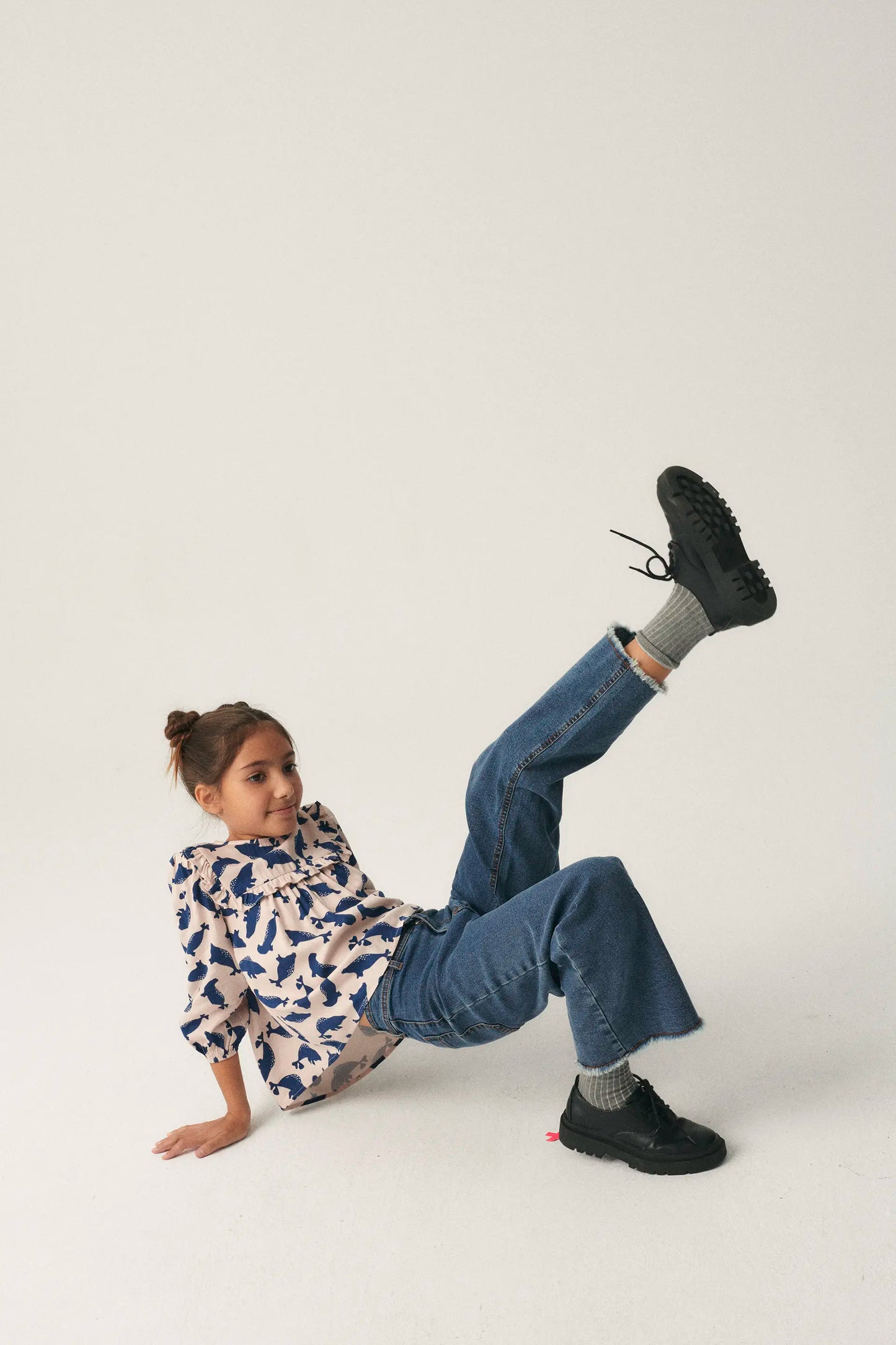 Top de niña con volantes y estampado de focas