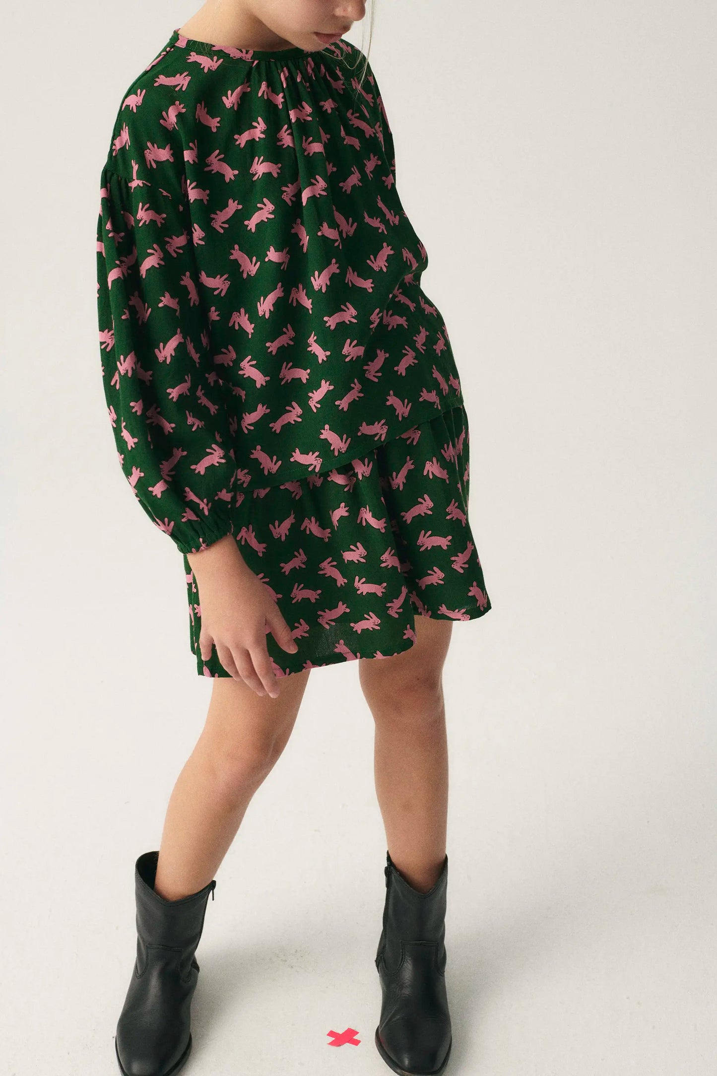 Girl's top with long sleeves and rabbit print