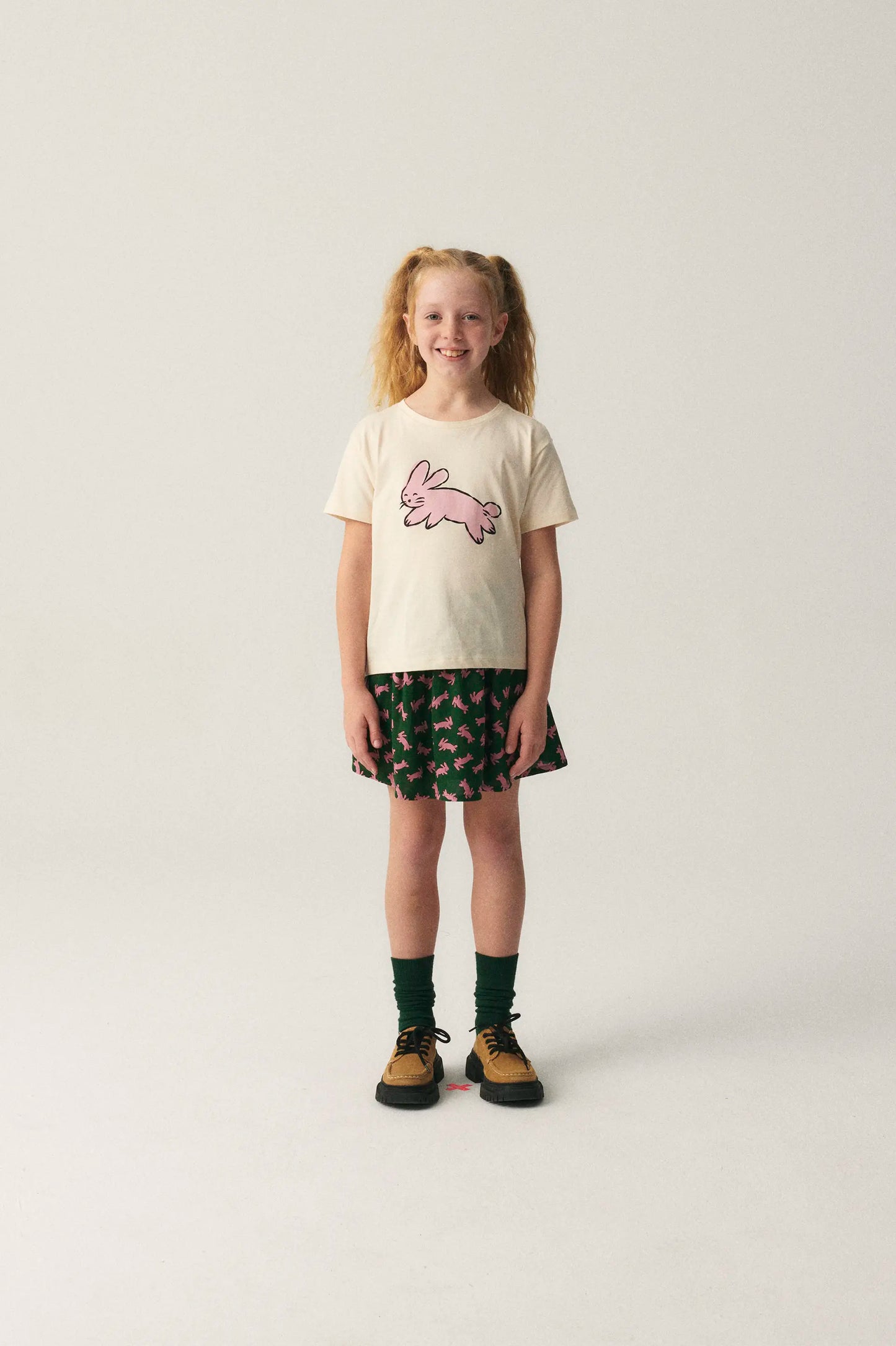 T-shirt unisex in cotone con grafica coniglio