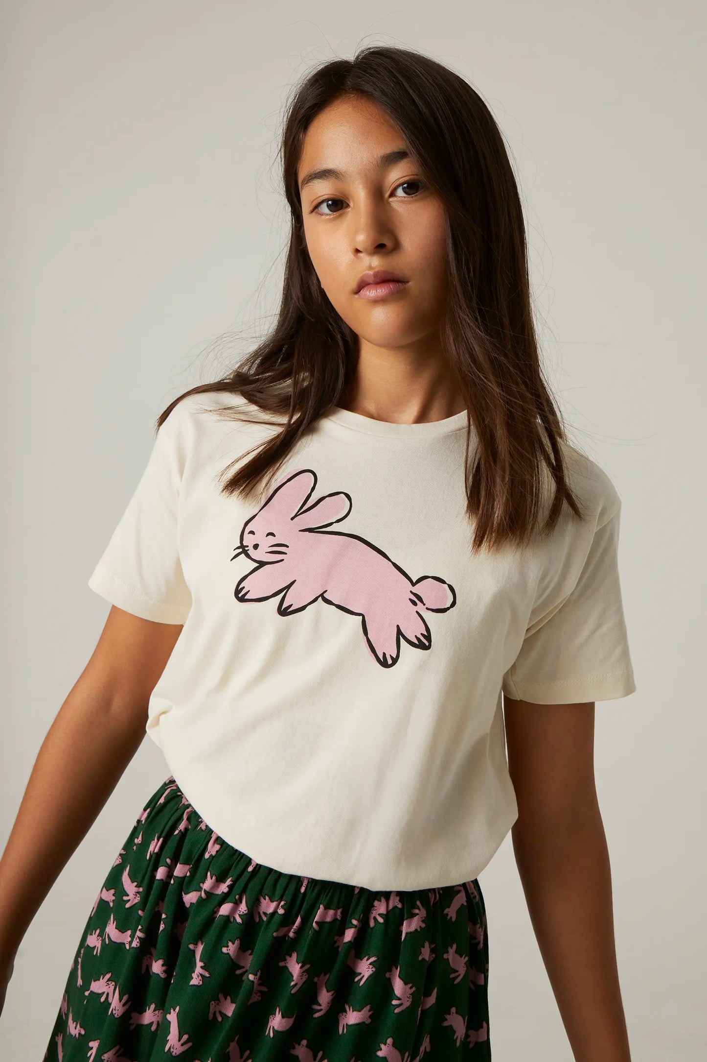 T-shirt unisex in cotone con grafica coniglio