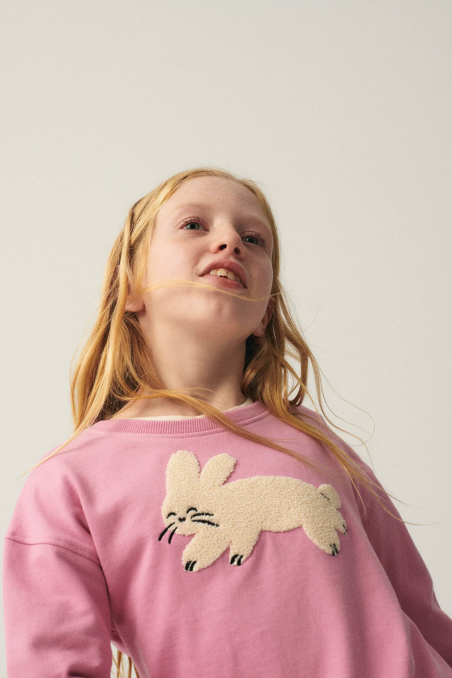 Sudadera unisex de felpa con gráfica de conejo