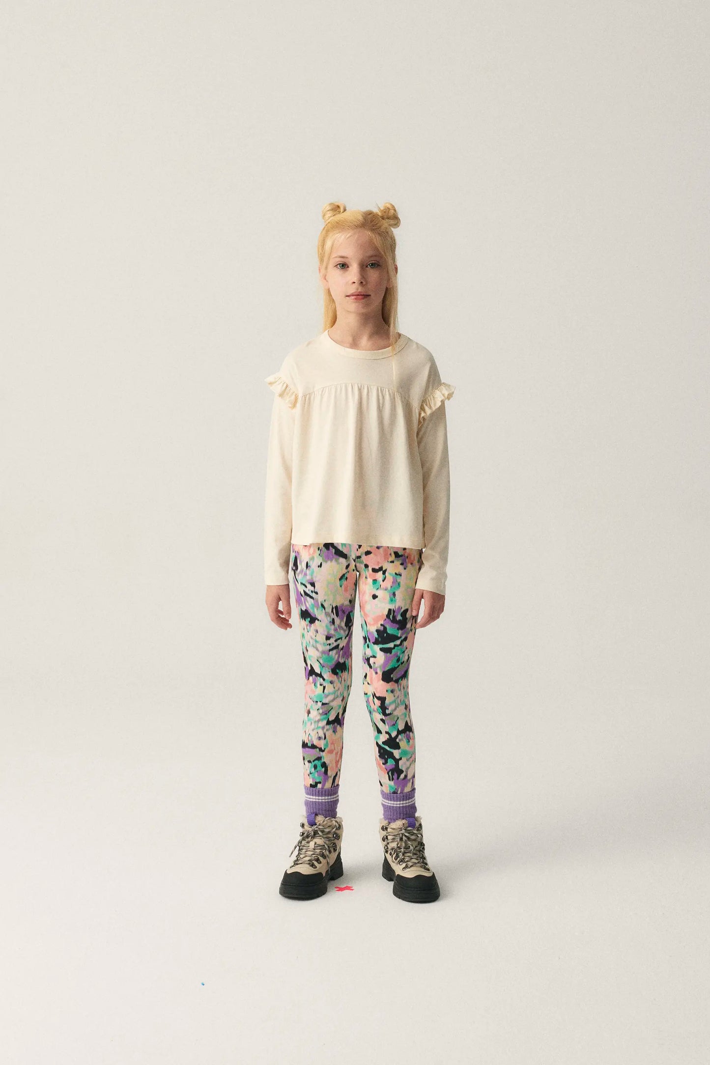 Girl's top with white ruffles