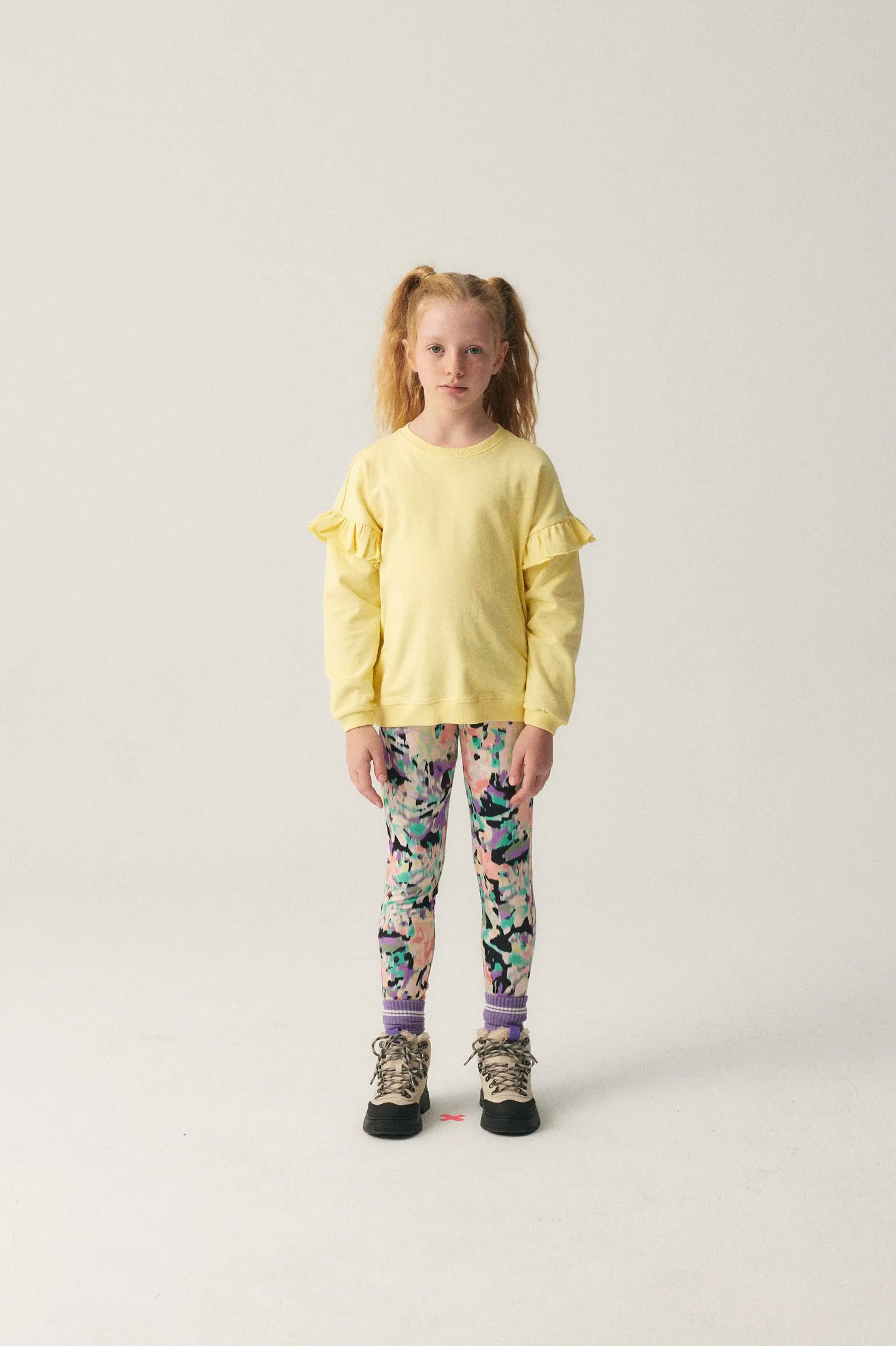 Sudadera oversize unisex con volantes amarilla