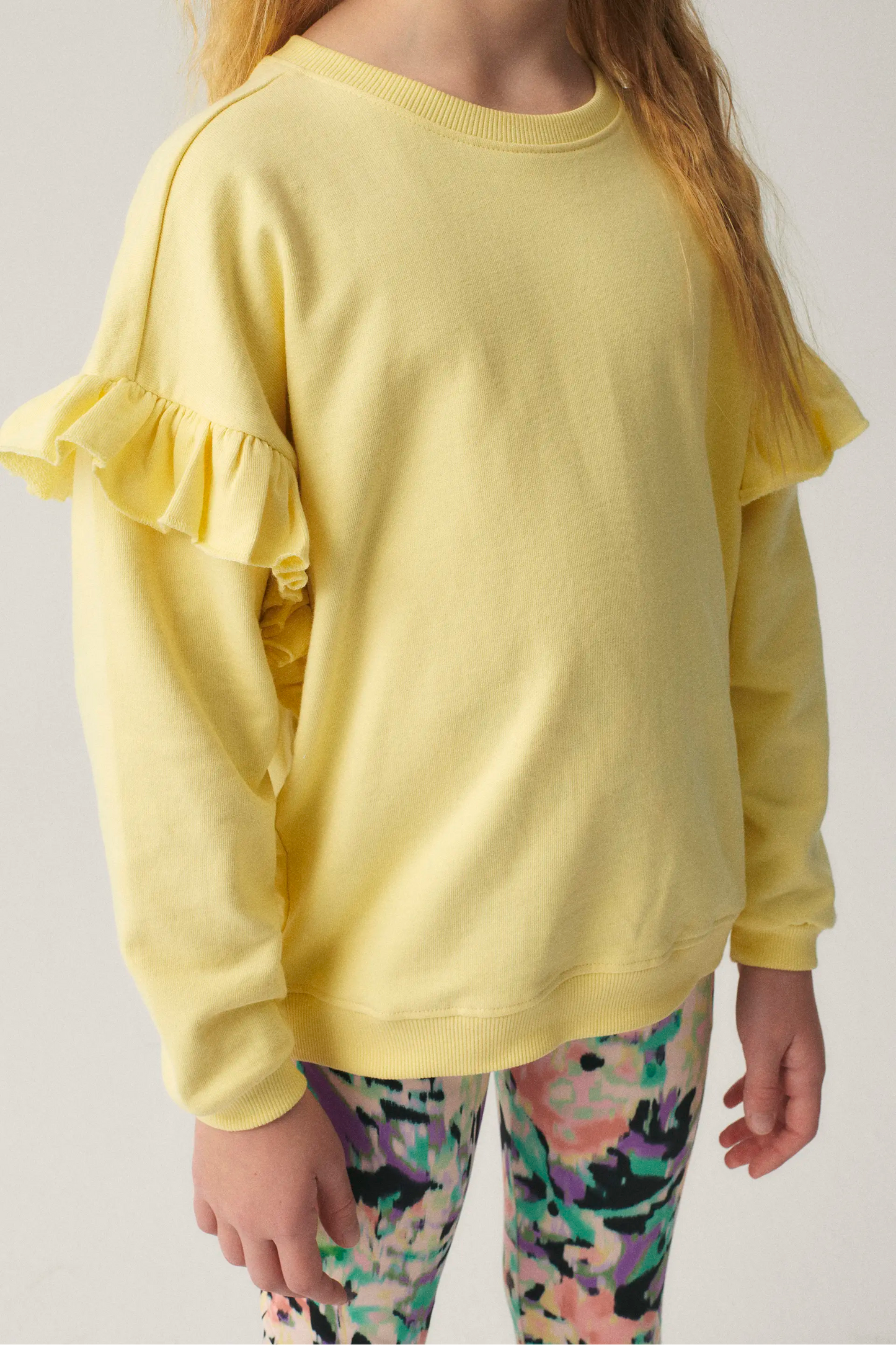 Sudadera oversize unisex con volantes amarilla