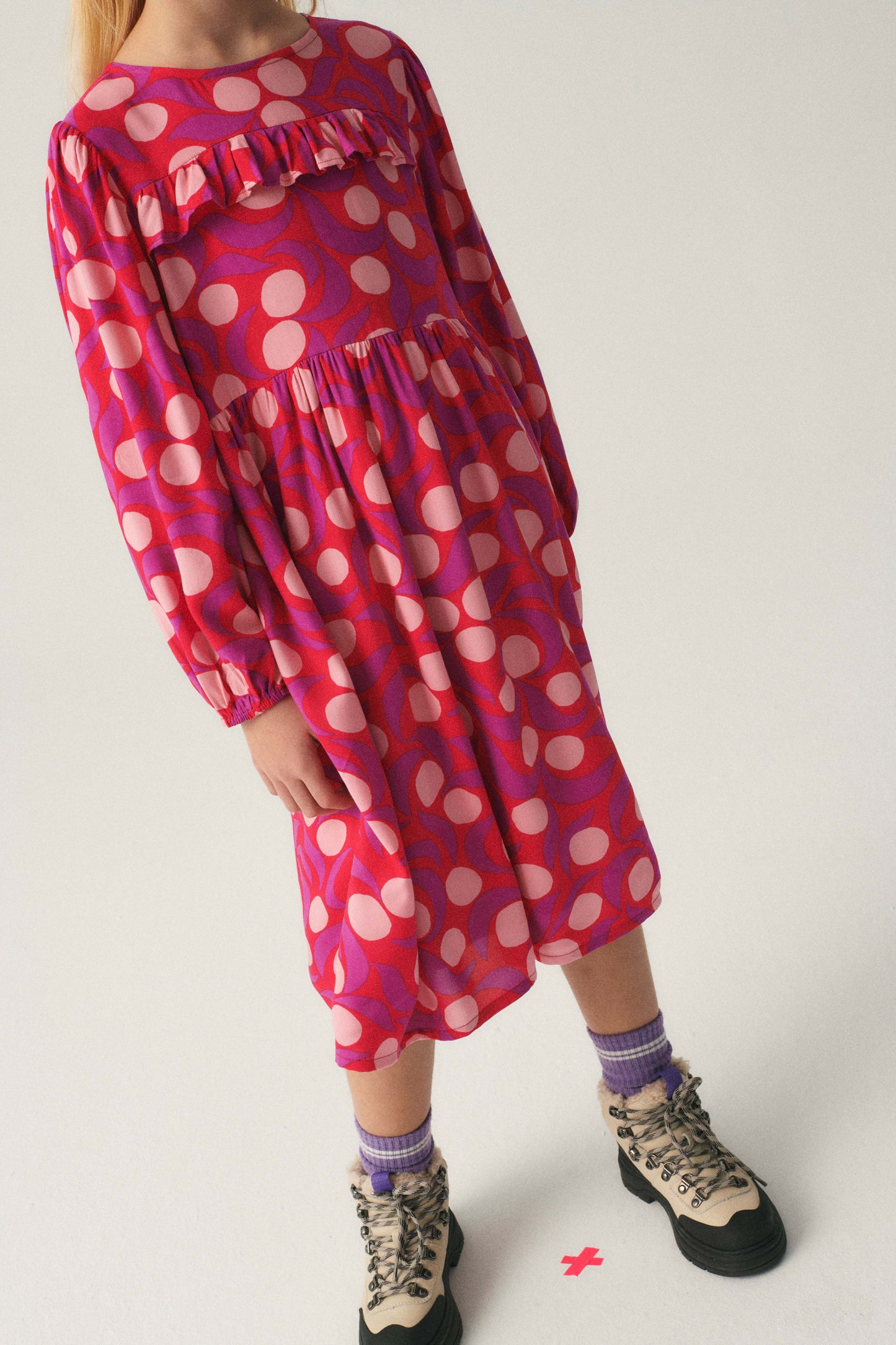 Girl's midi dress with ruffle and pink fantasy print