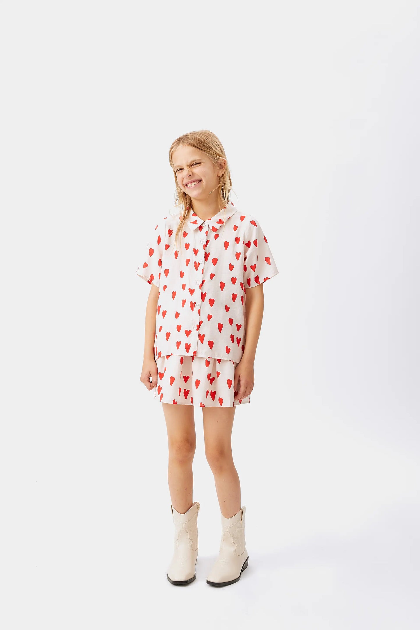 Camisa de niña estampado corazones