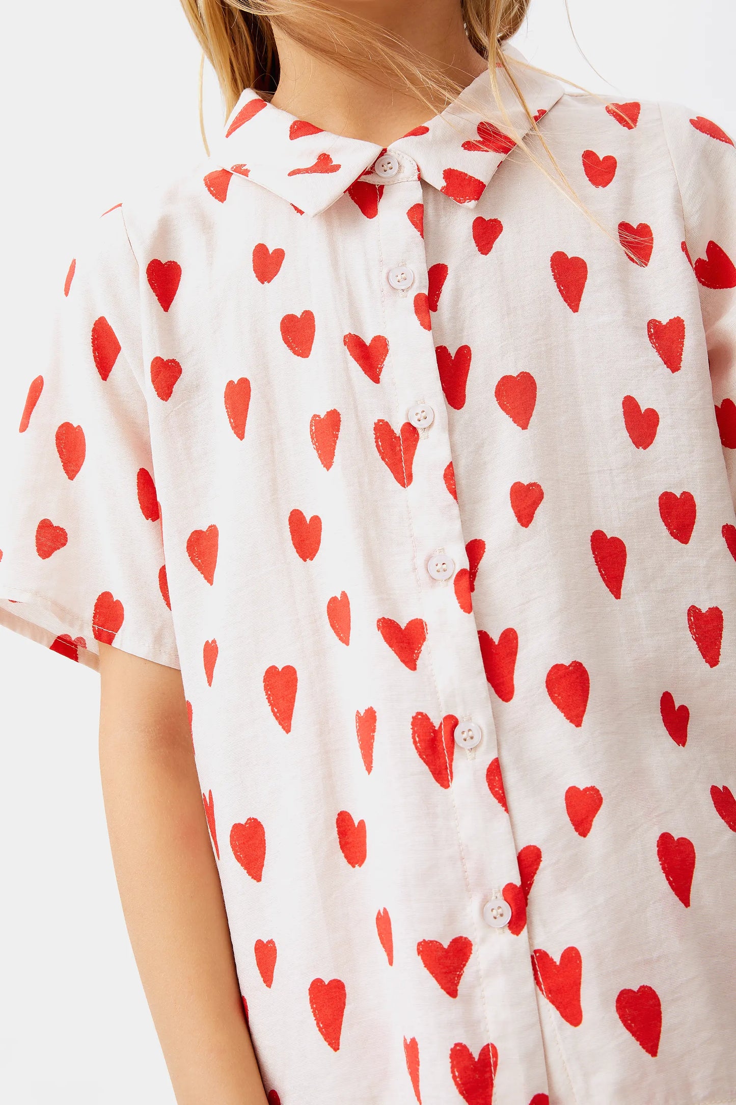Camisa de niña estampado corazones