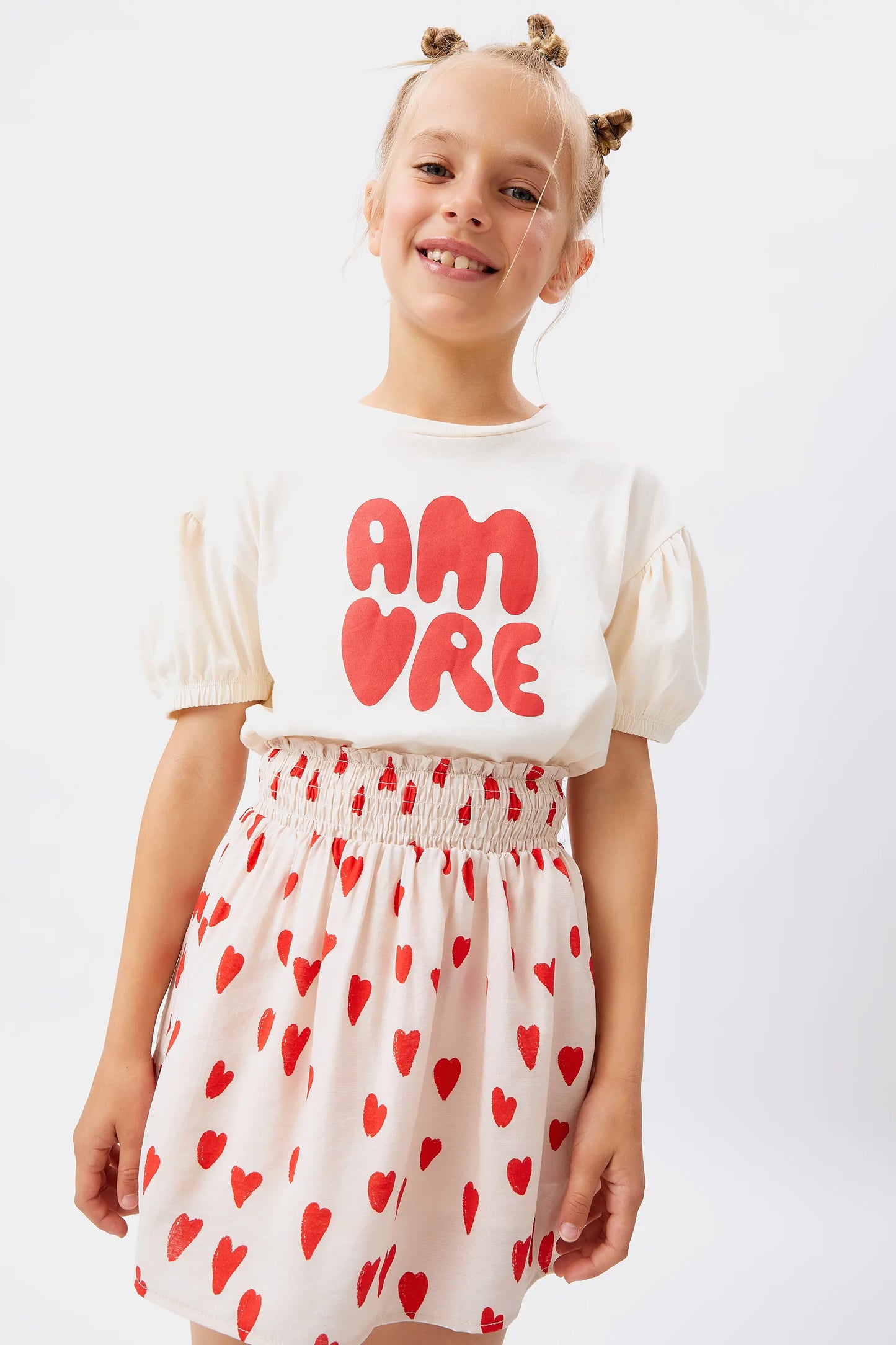 Falda corta de niña estampado corazones