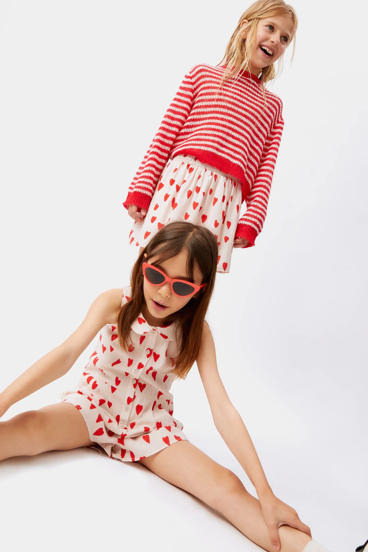 Mono corto de niña estampado corazones