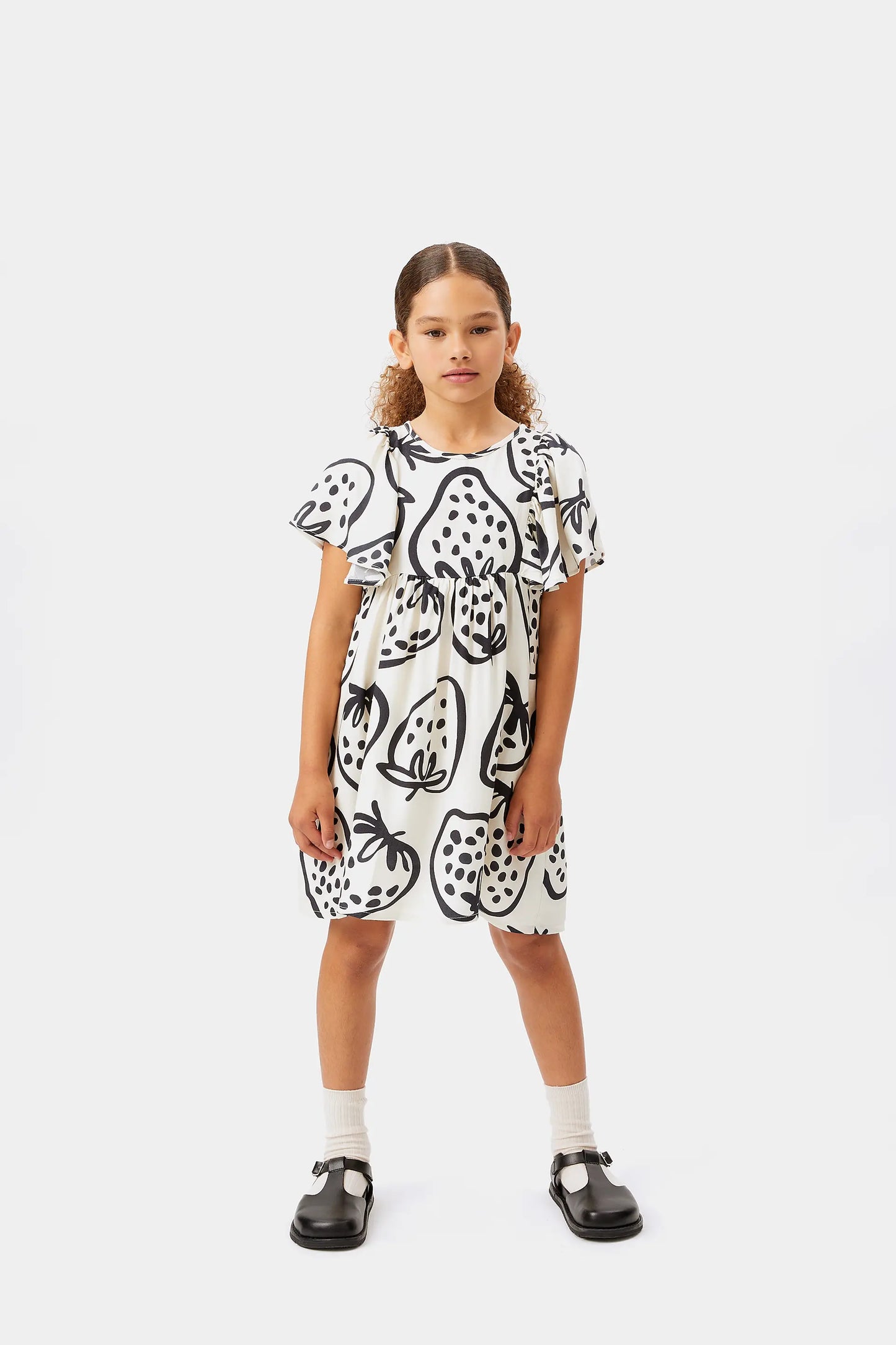 Vestido corto de niña estampado fresas blanco