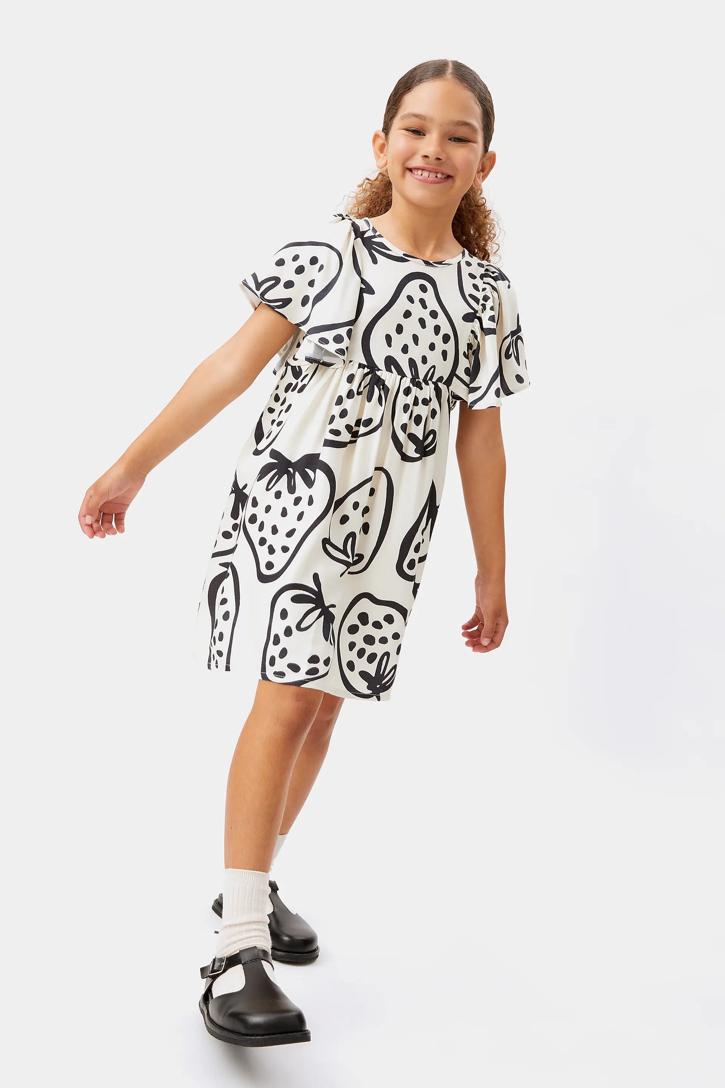 Vestido corto de niña estampado fresas blanco