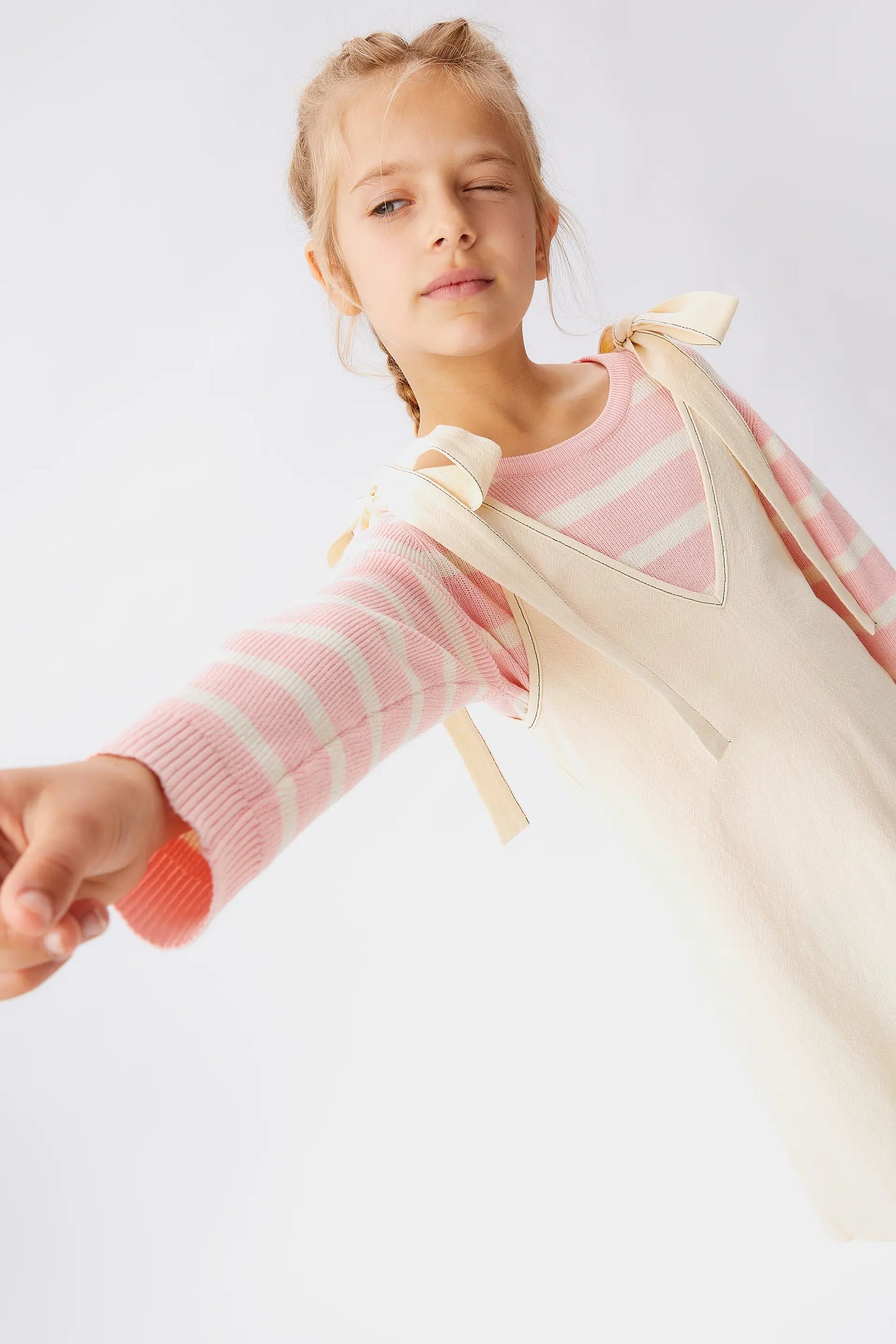 Vestido corto de niña lazada blanco