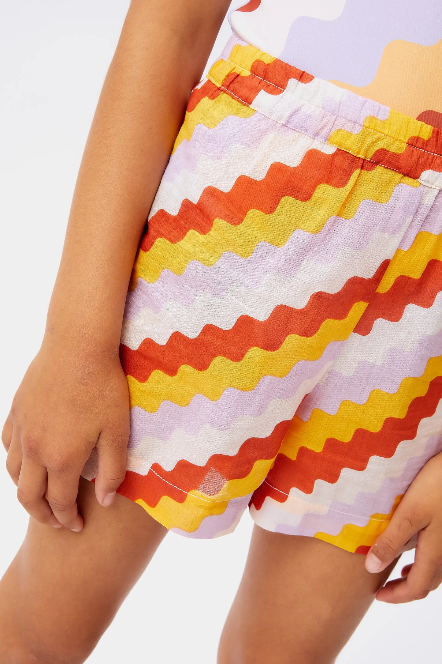 Shorts da bambina con stampa a zig zag