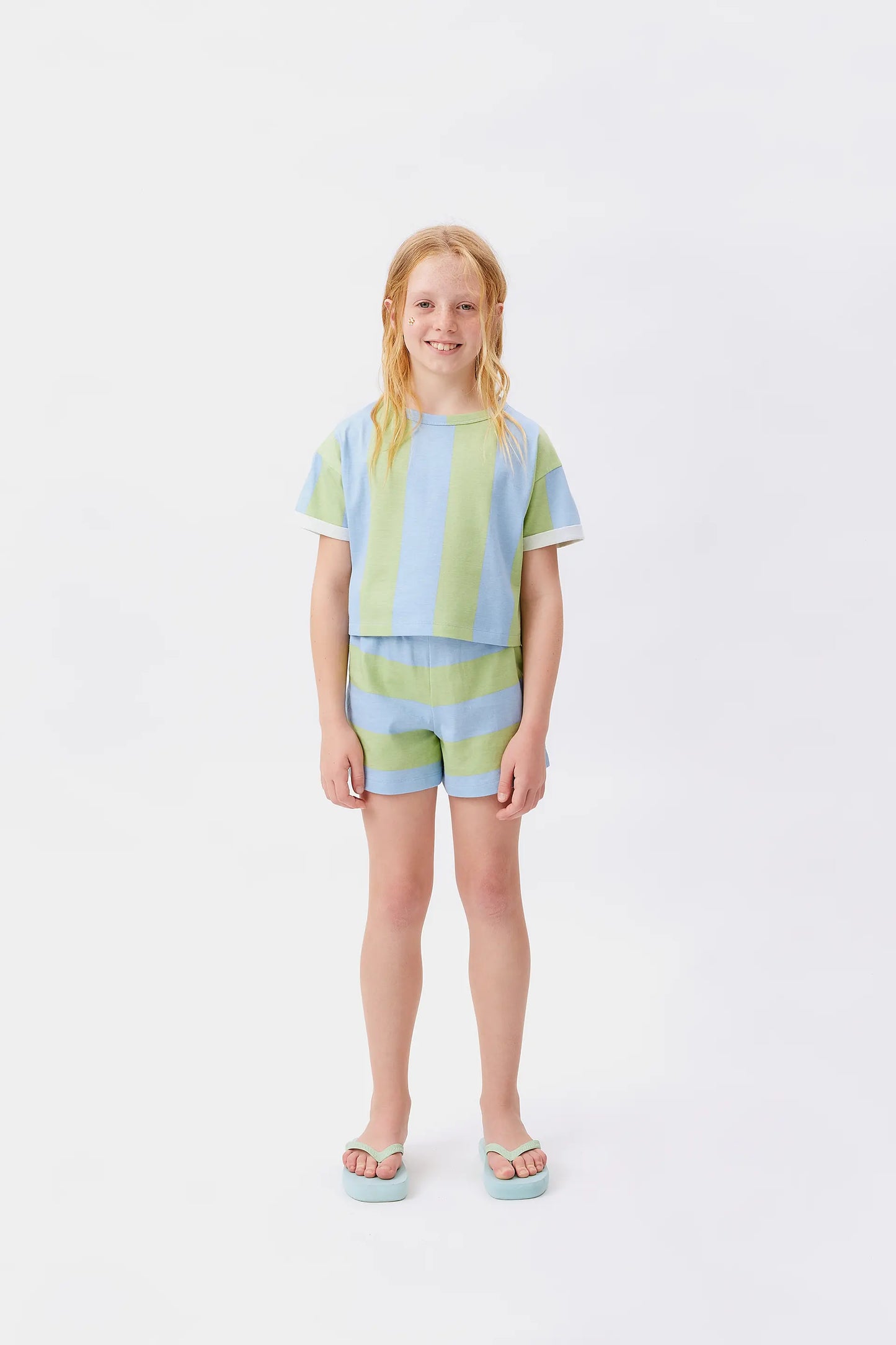 Camiseta unisex de rayas verde y azul