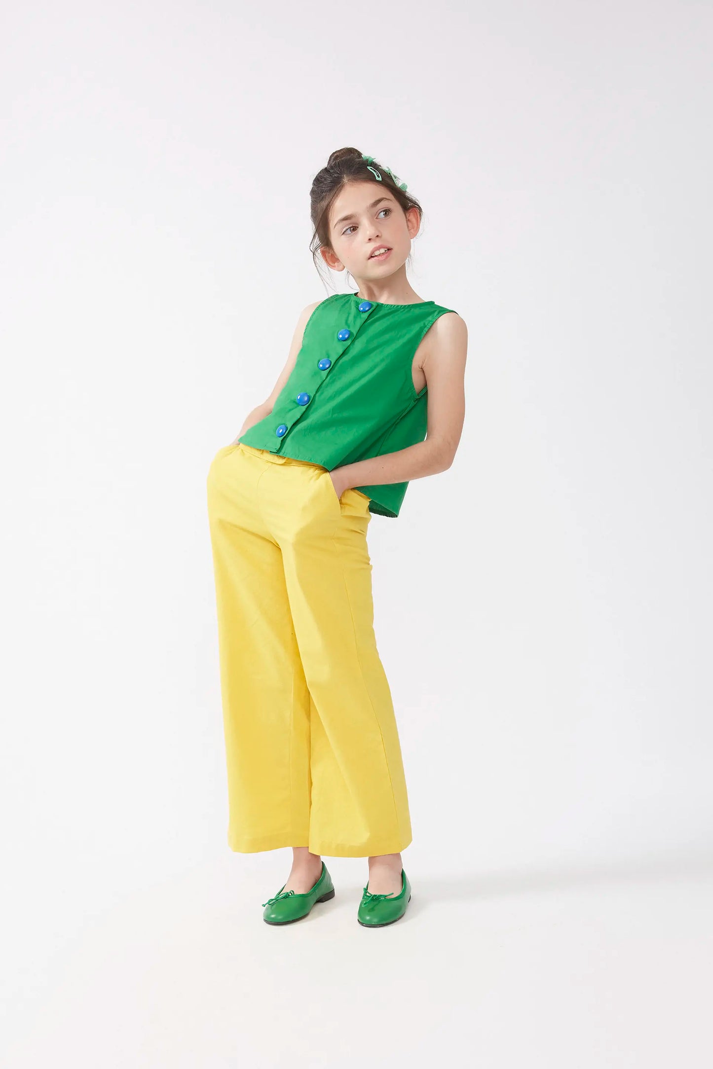 Top verde abbottonato da bambina