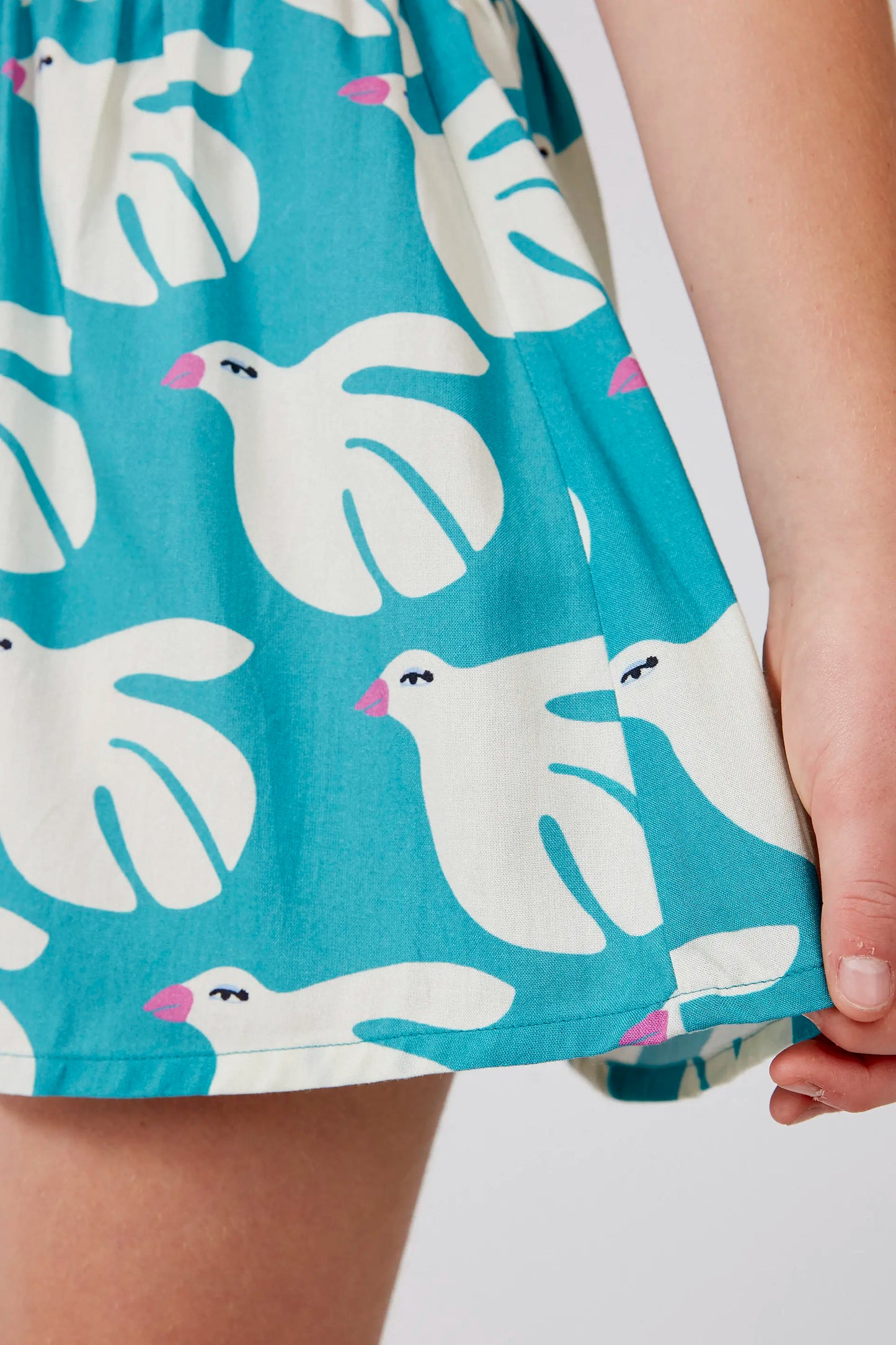Gonna corta da bambina in rayon LENZING™ ECOVERO™ con stampa Dove