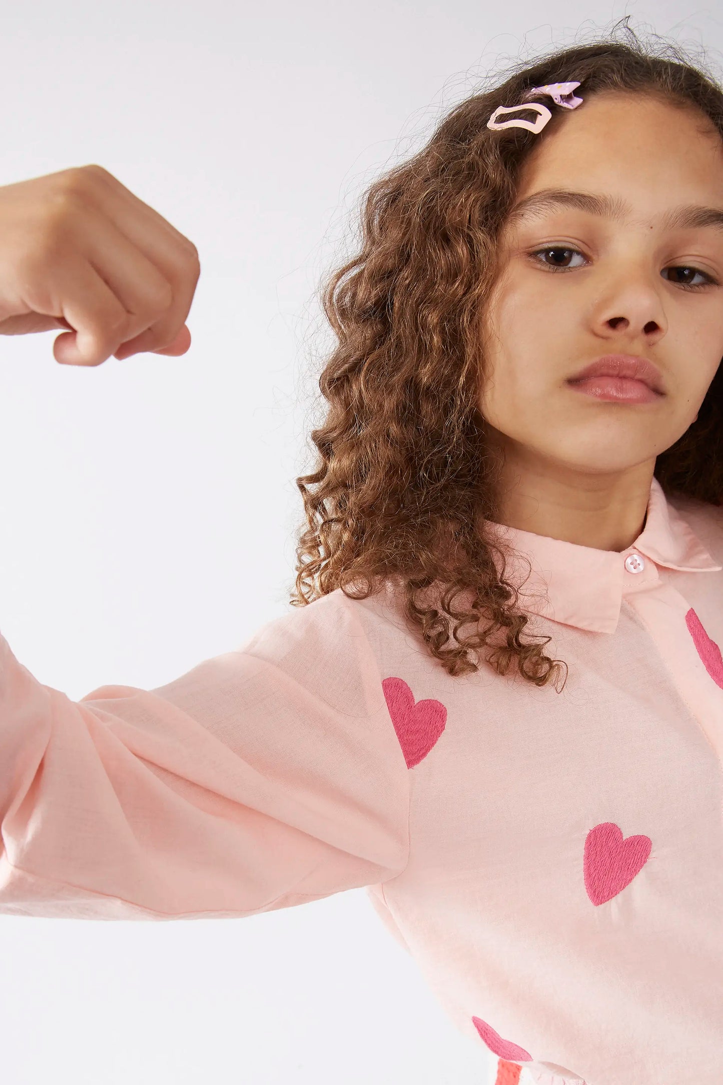 Maglietta bambina con cuori ricamati rosa