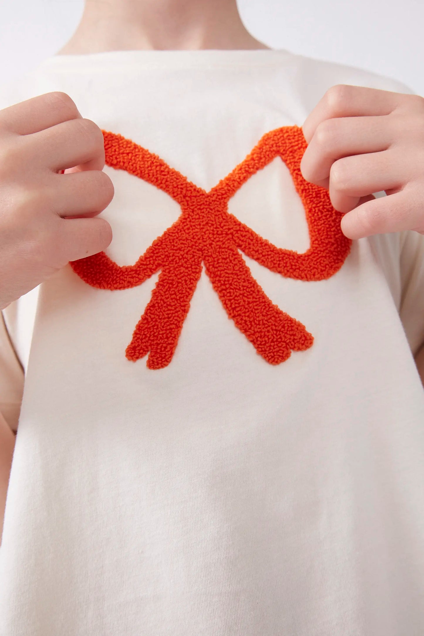 T-shirt unisex con stampa fiocco