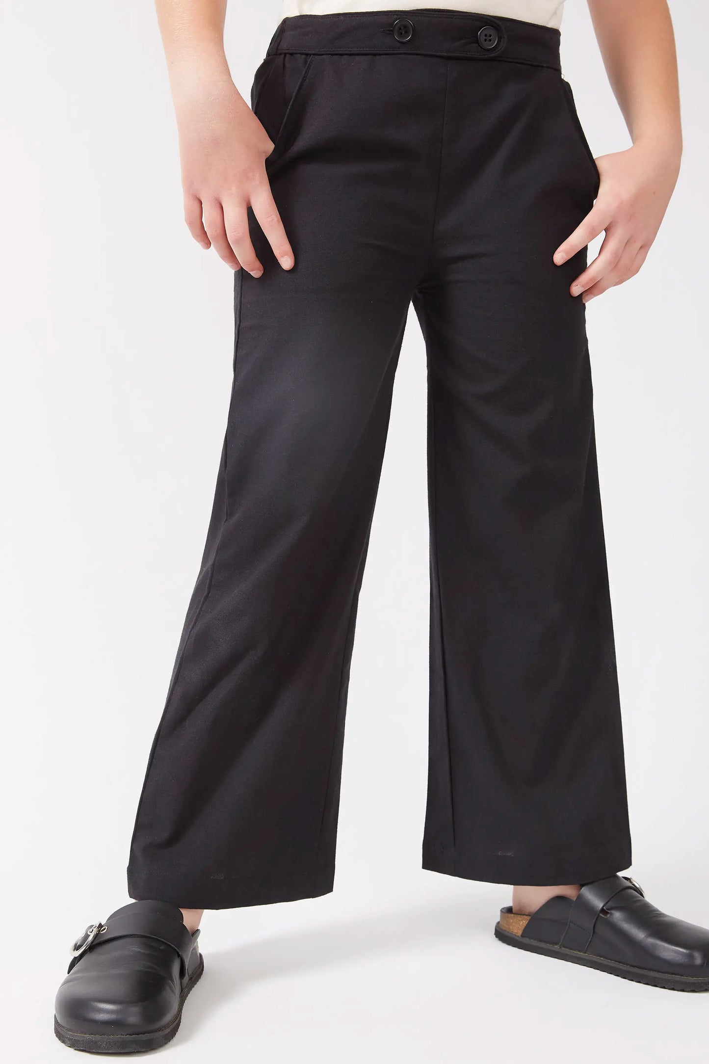 Pantalón de niña recto botones negro