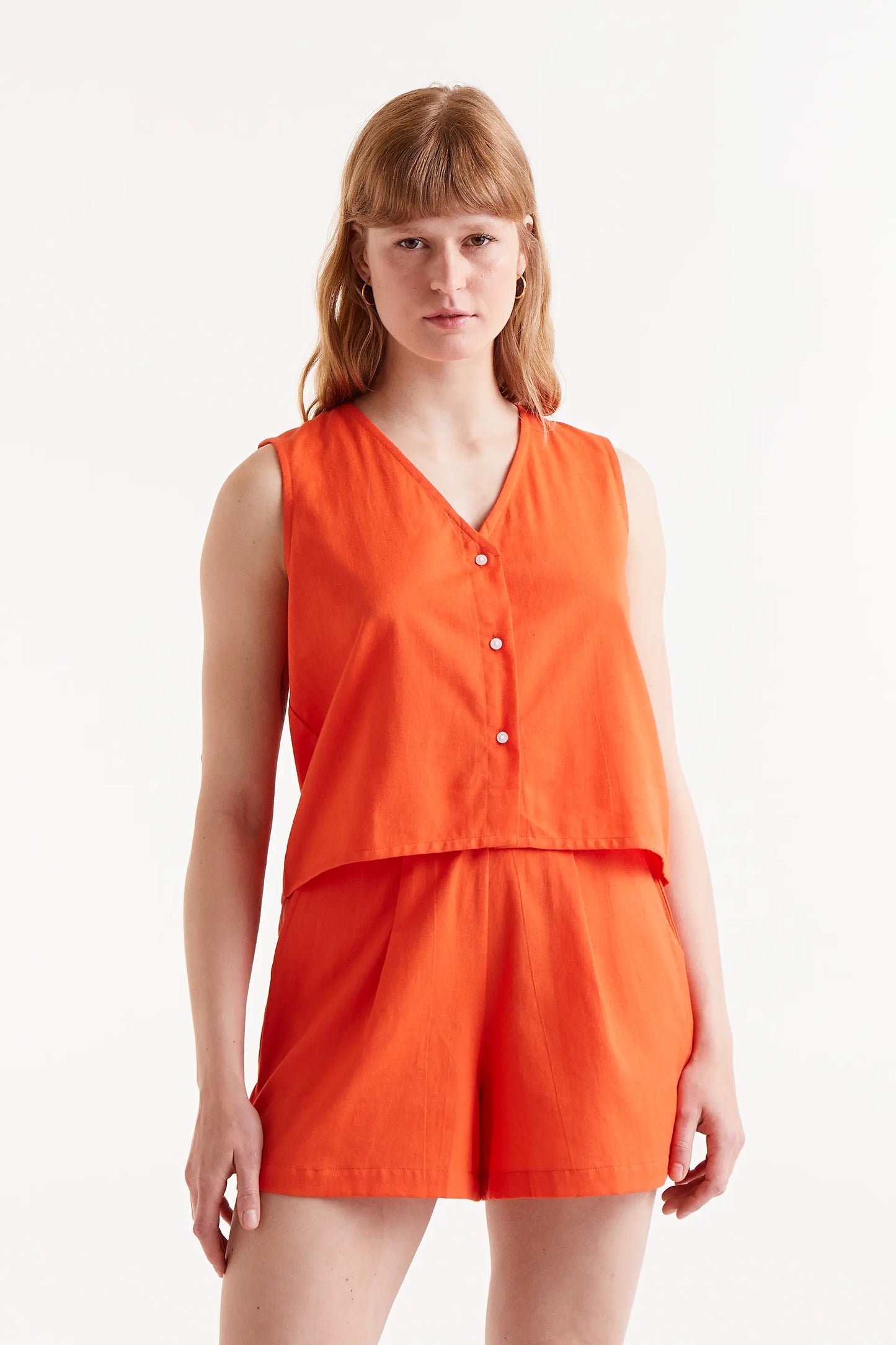 Top arancione con bottoni