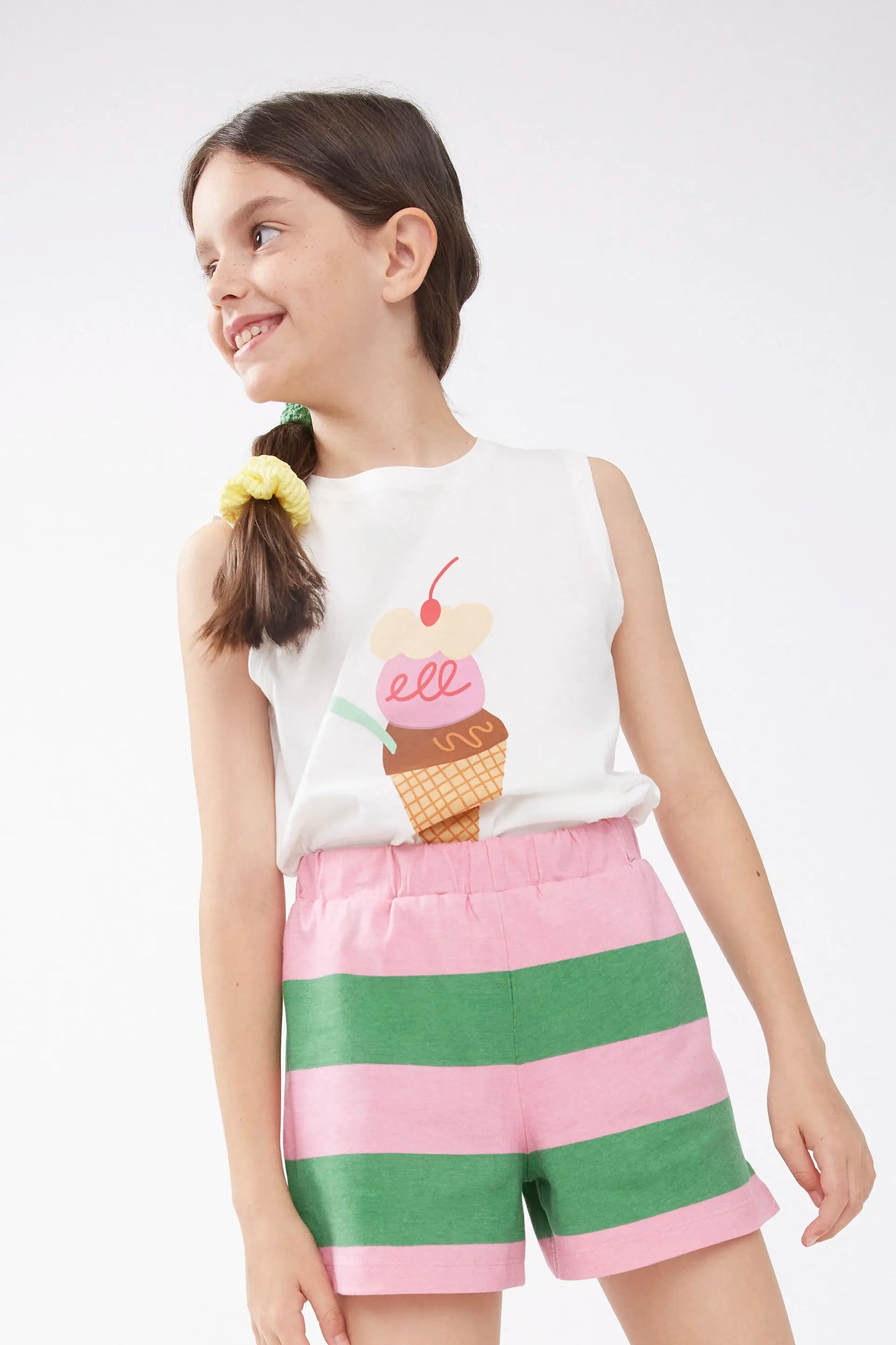 Shorts de niña rayas verdes