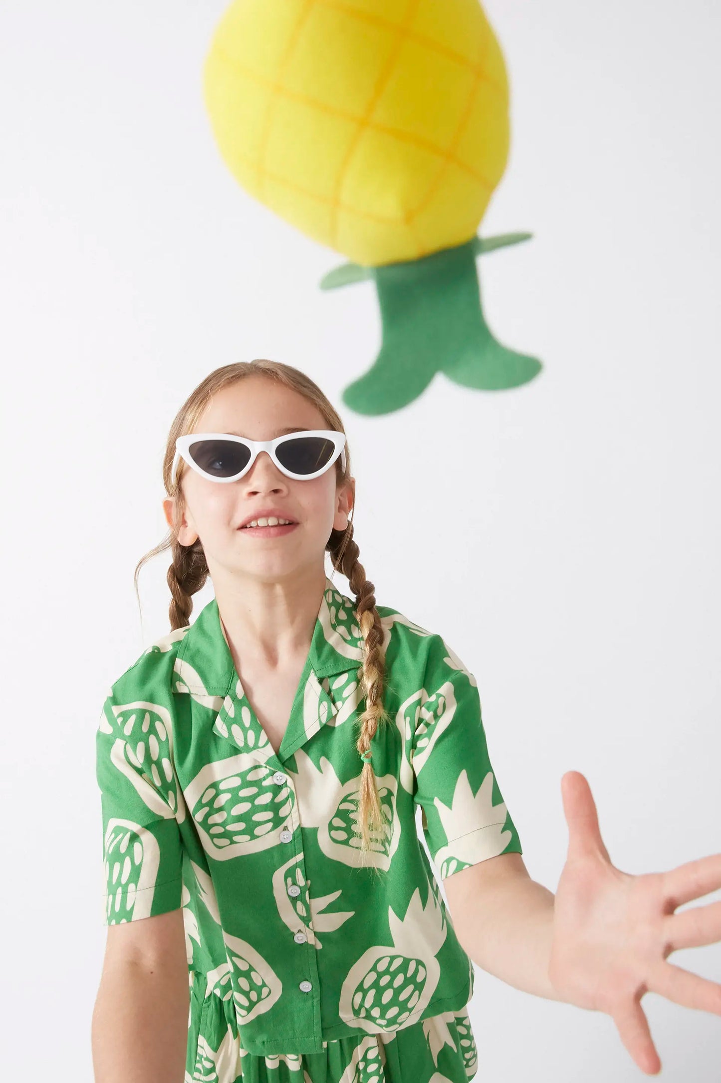 Girl's shirt with pineapple print