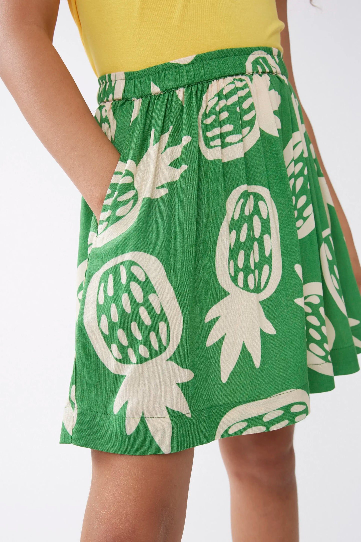 Gonna corta da bambina con stampa ananas