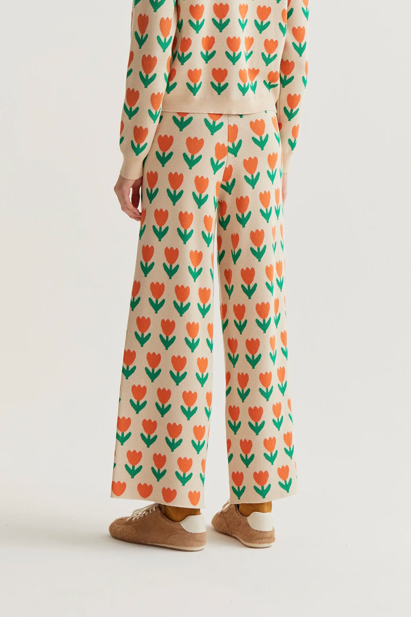 Pantaloni in maglia con stampa di tulipani arancioni