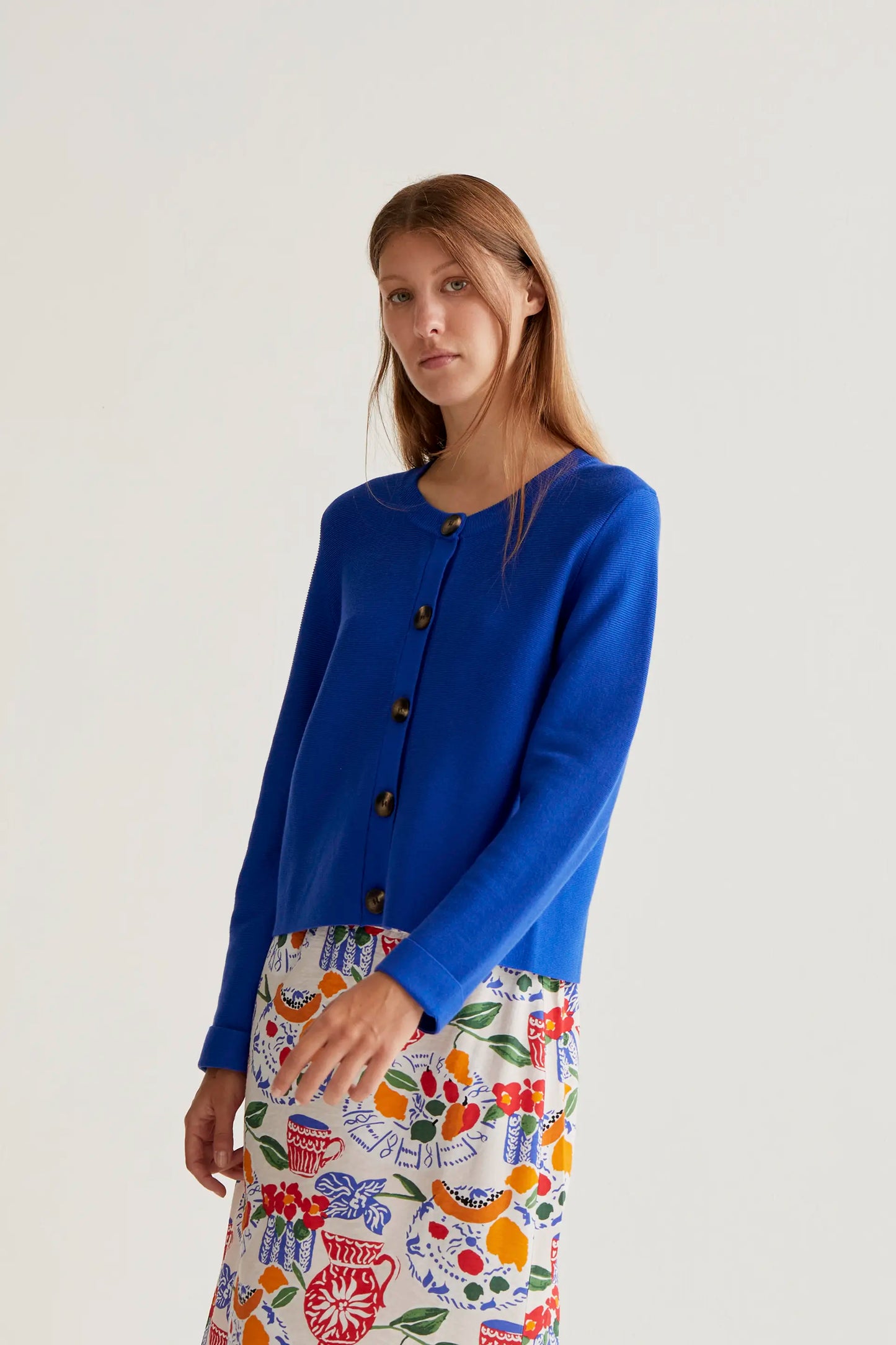 Cardigan blu in maglia con grandi bottoni