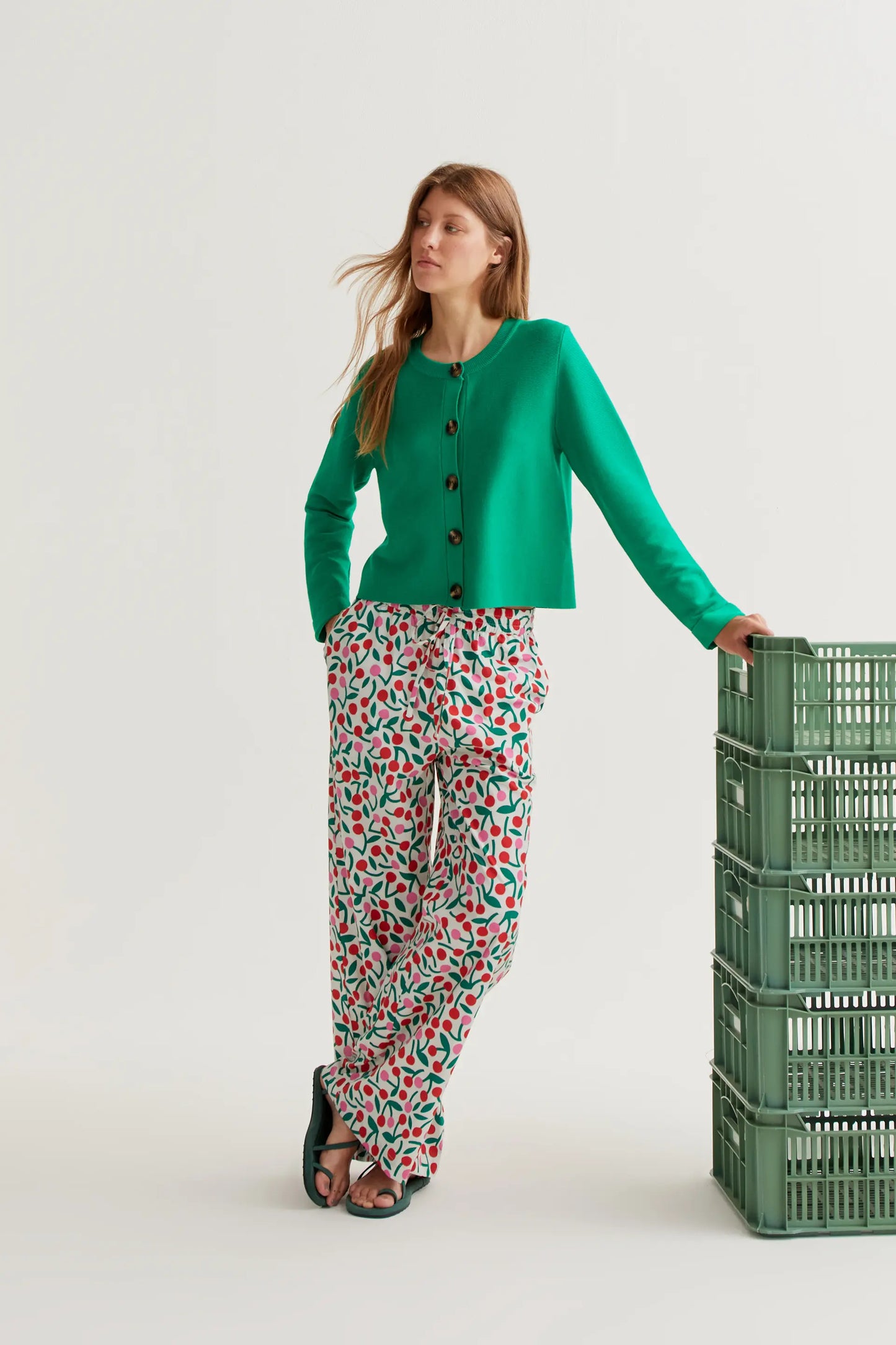 Cardigan verde in maglia con grandi bottoni