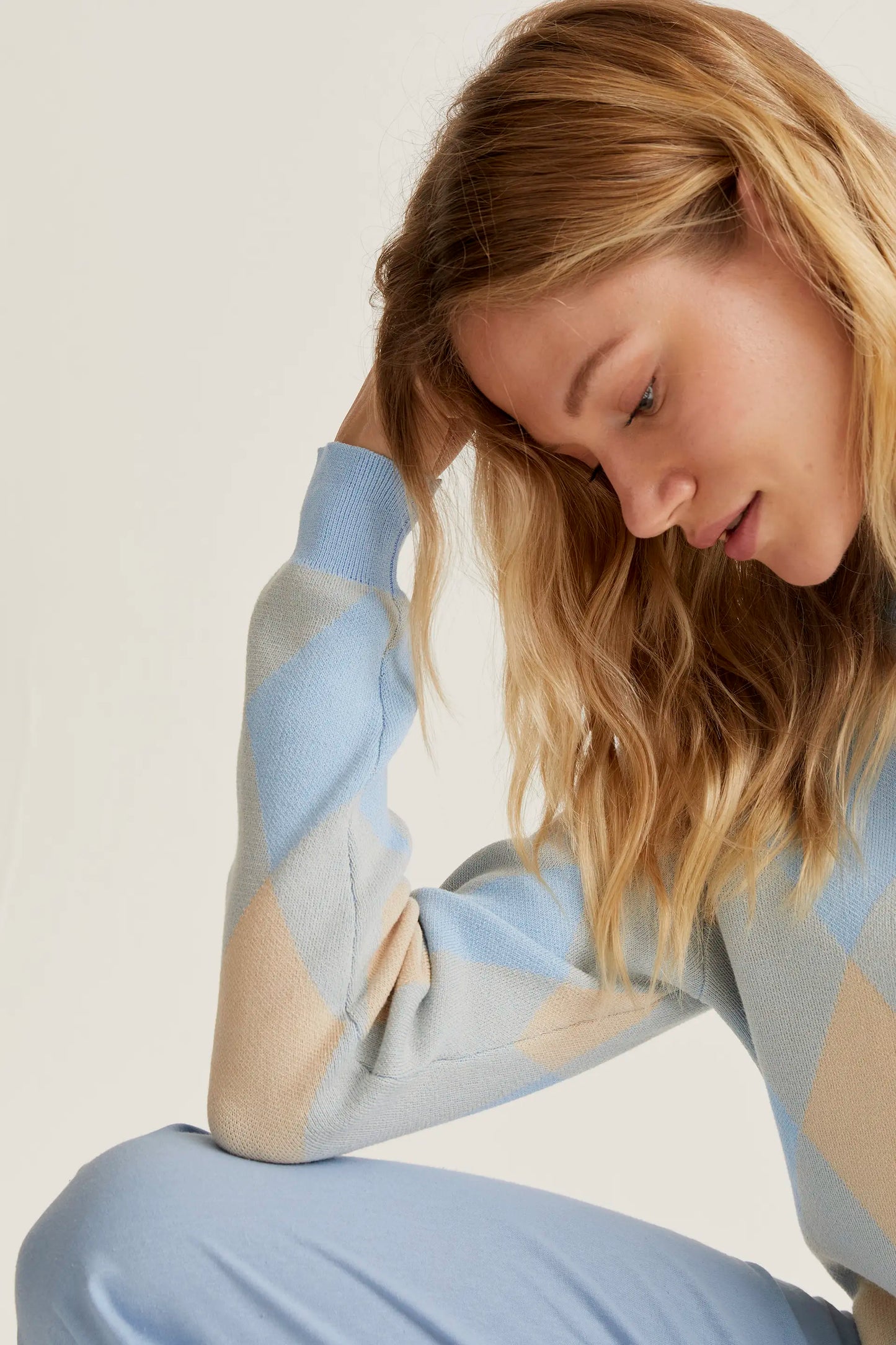 Blue diamond pattern knit cardigan