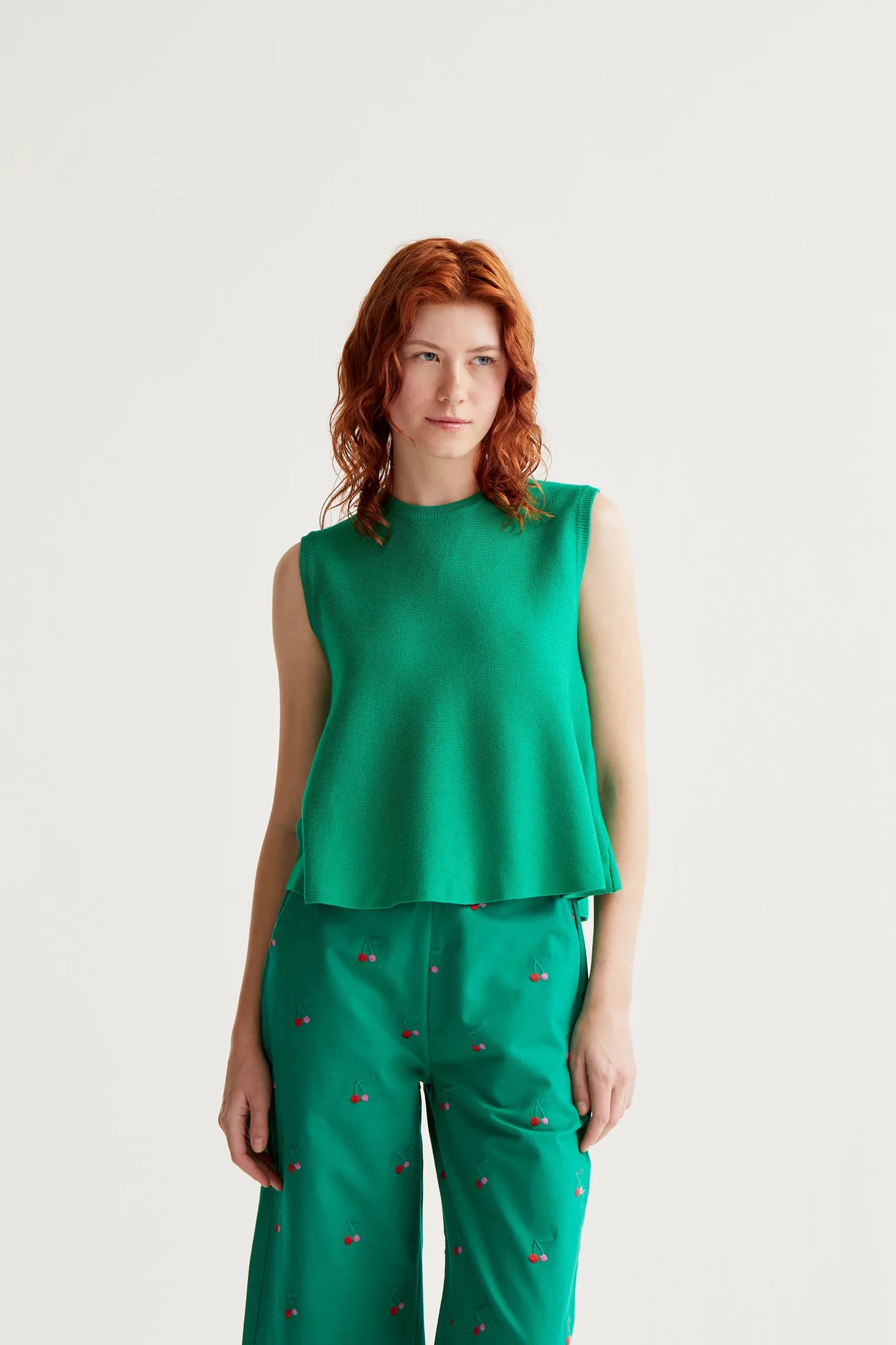 Top básico de punto verde