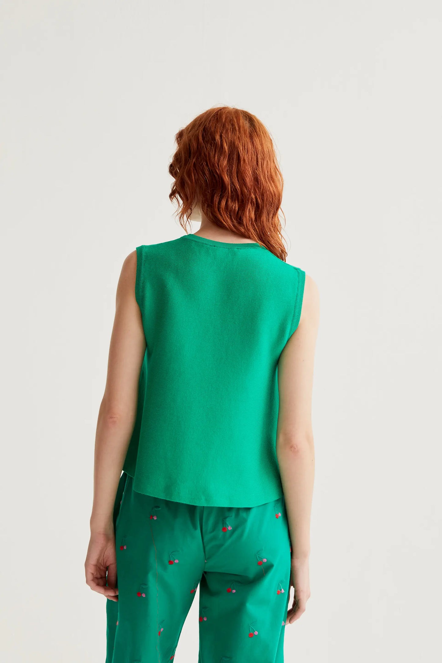 Top básico de punto verde